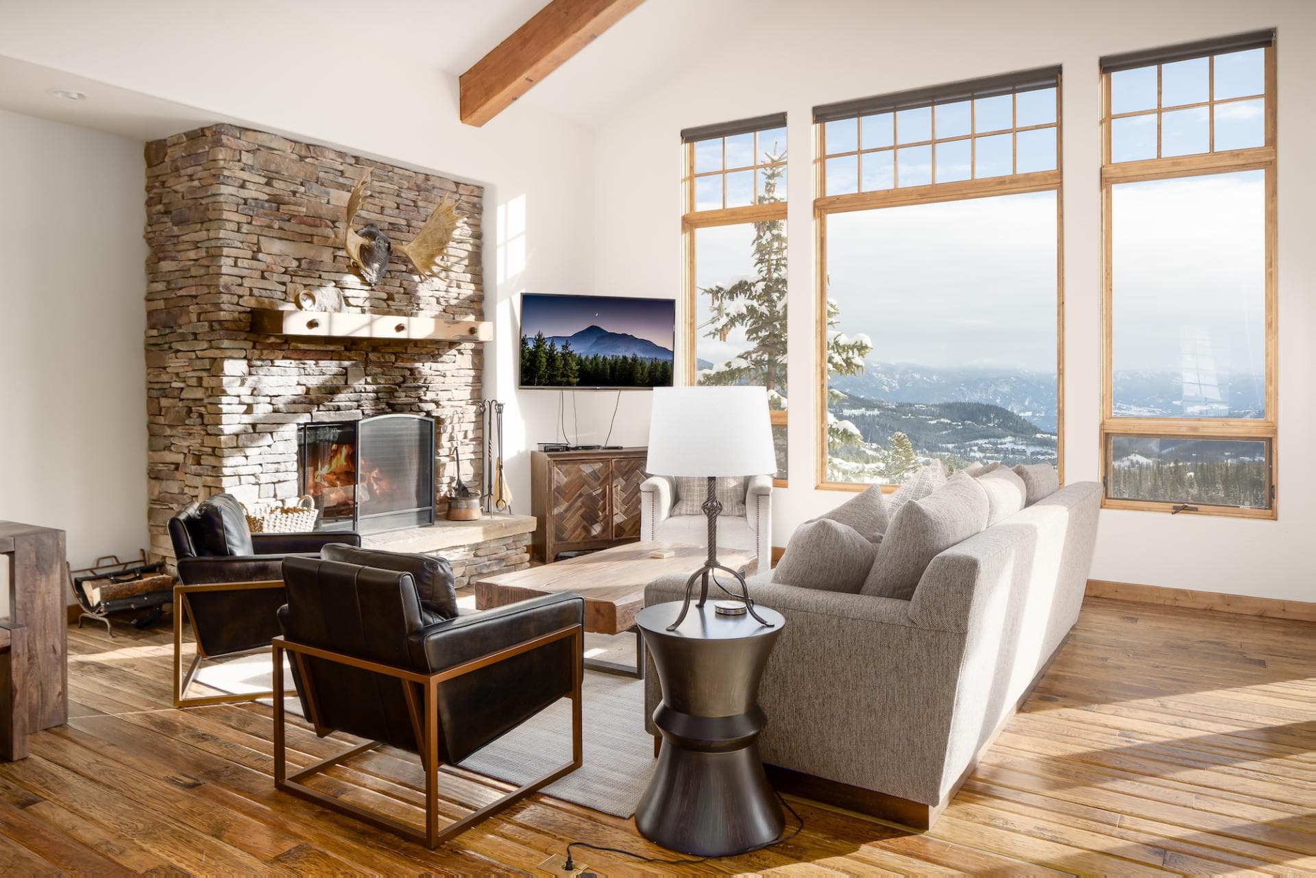 Big View Luxury Suite - Image 4