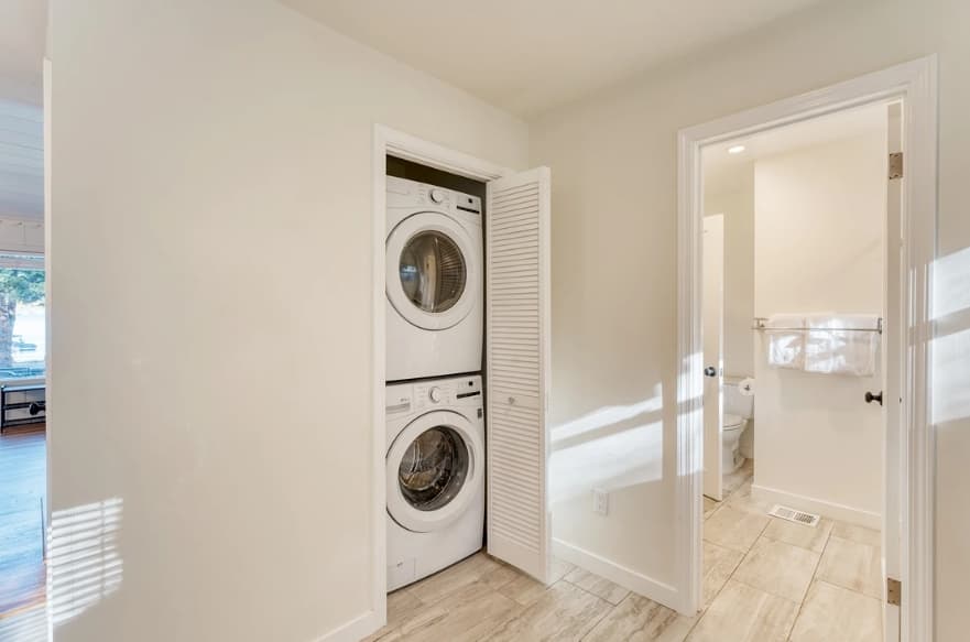 West Shore Lake House - Image 29