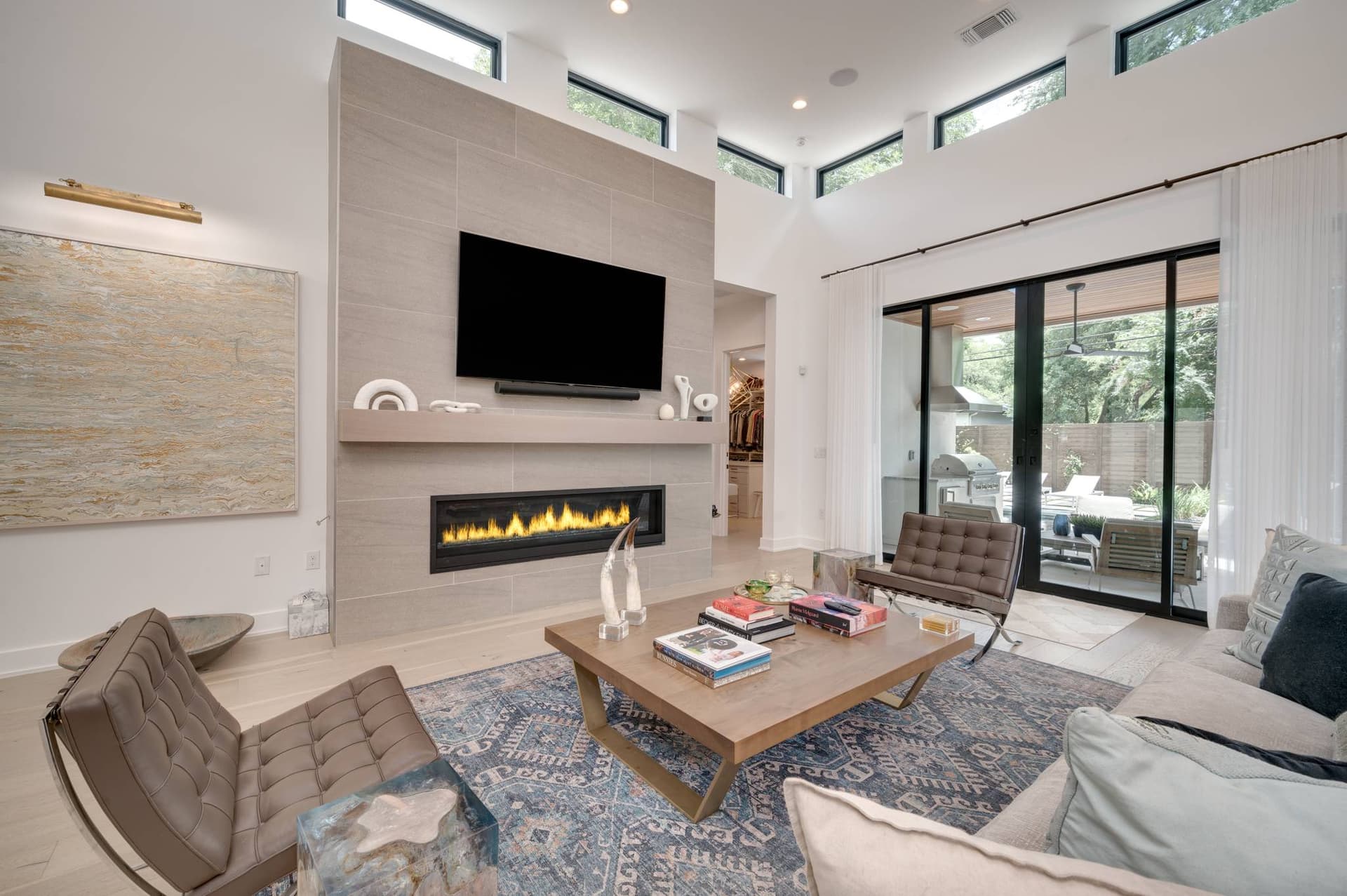 Austin Bella - Image 13