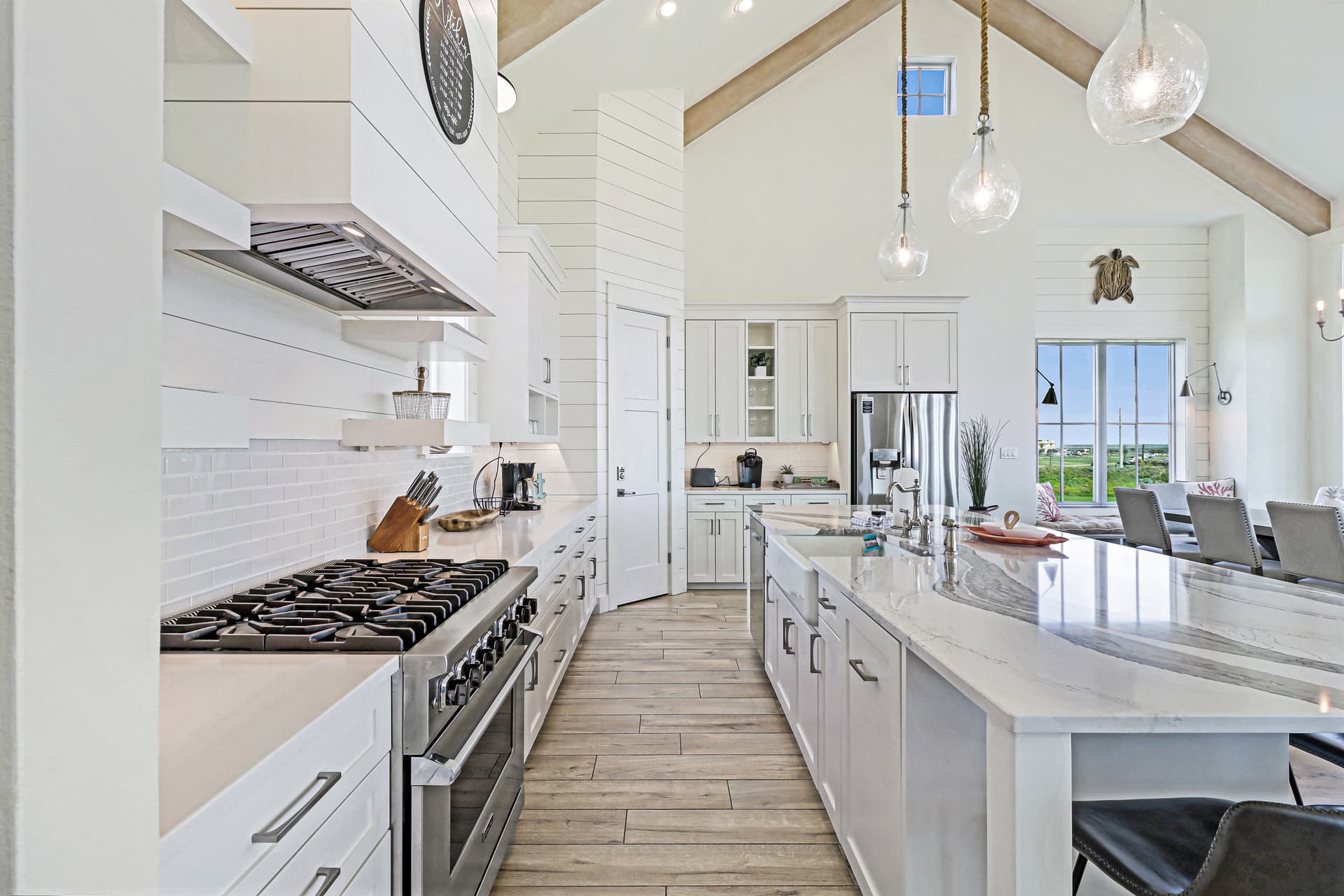 Pelican's Perch - Image 7