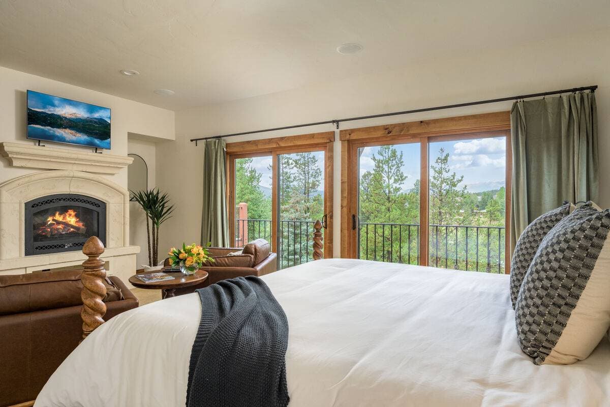 Four Sisters - Image 32