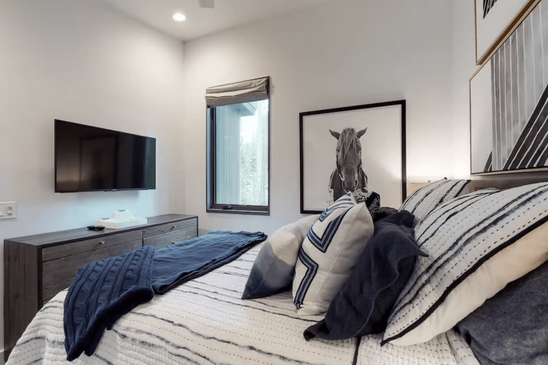 Lake Cabin - Image 17