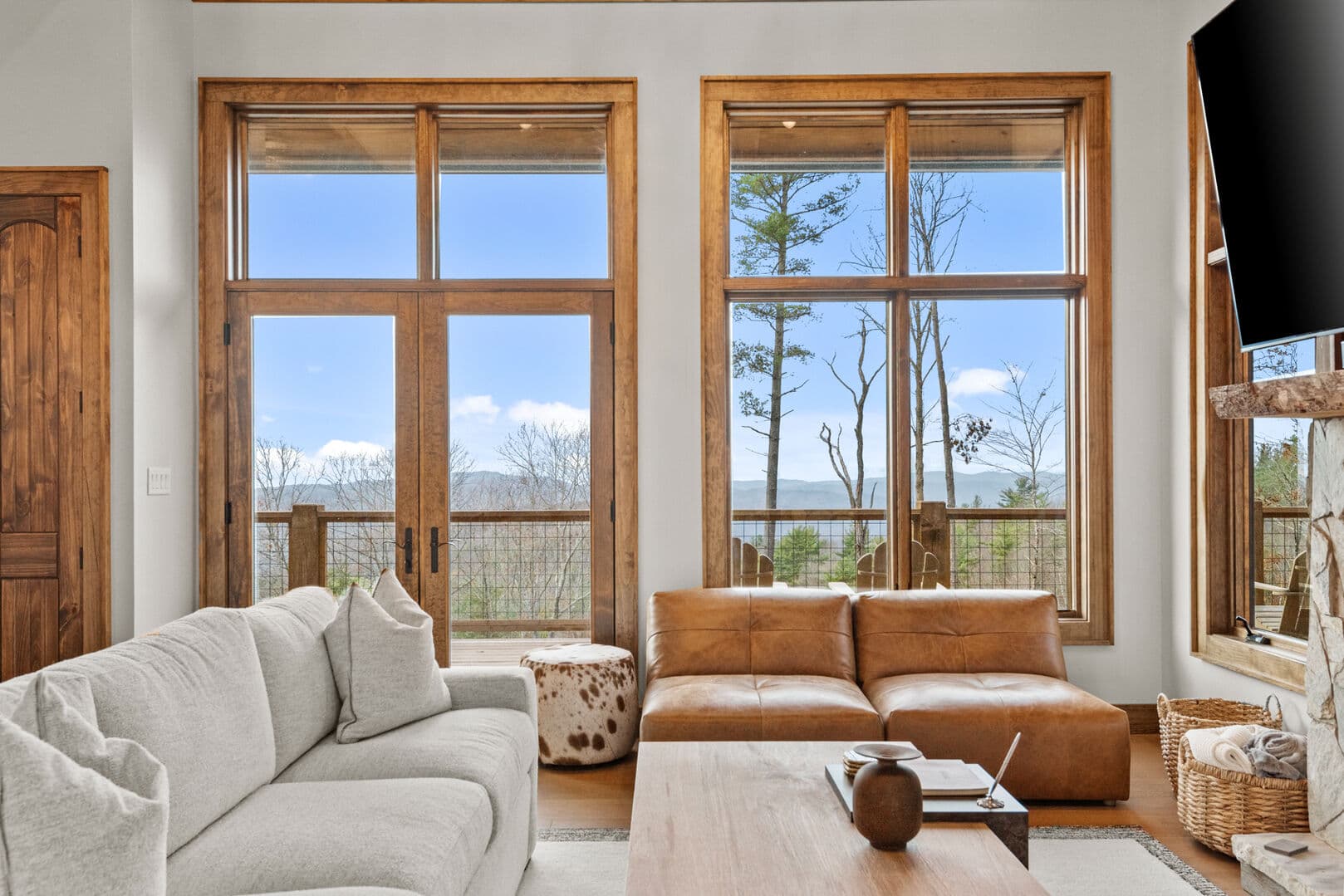 Dire Wolf at Eagles Nest - Image 13