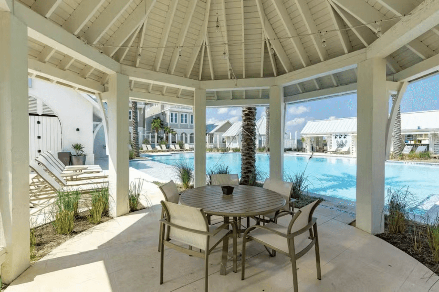 Sleek Beach Home - Image 34