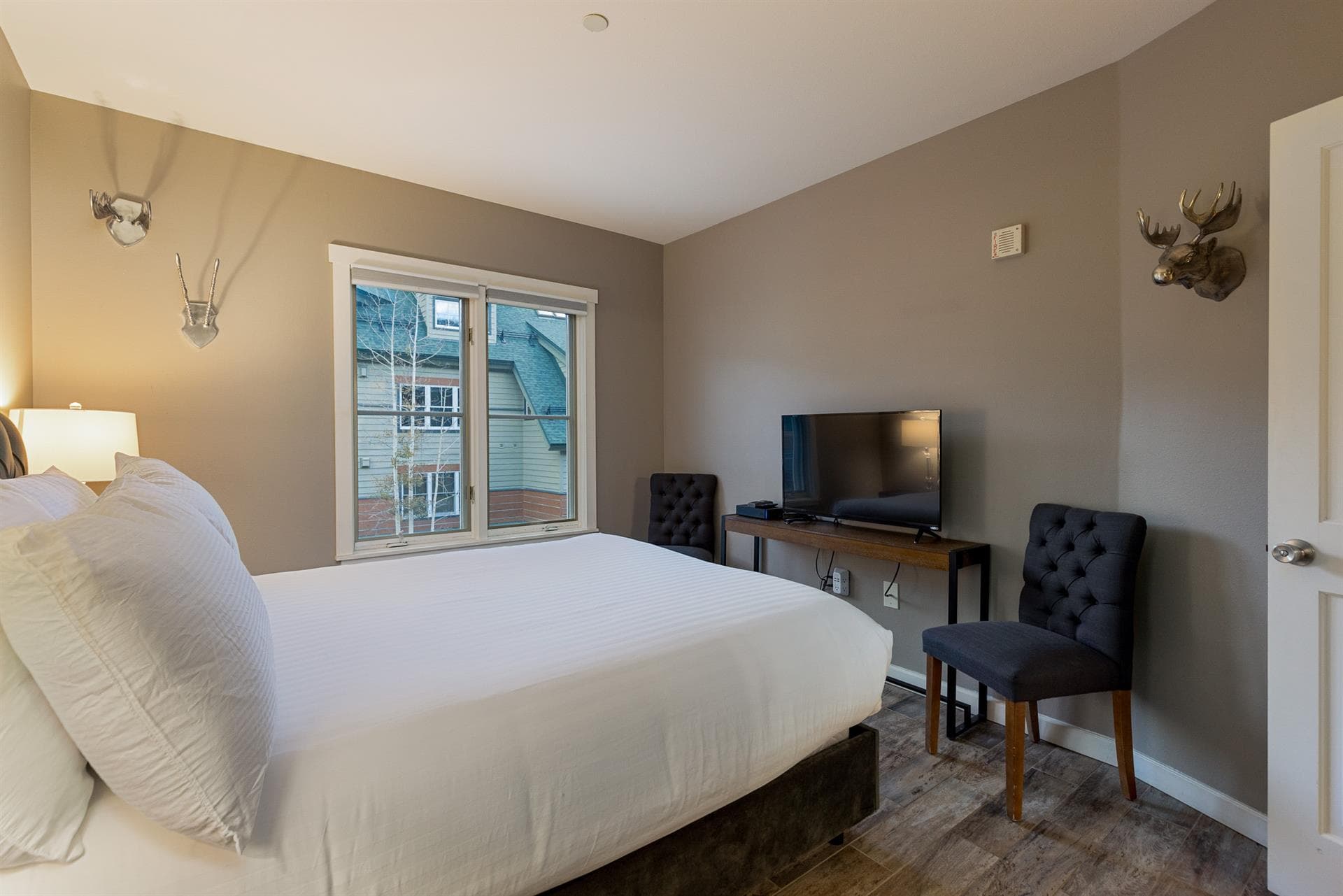 Bear Residence - Image 13