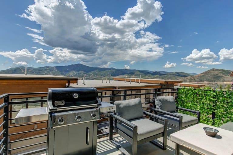 Hideout Hideaway - Image 39