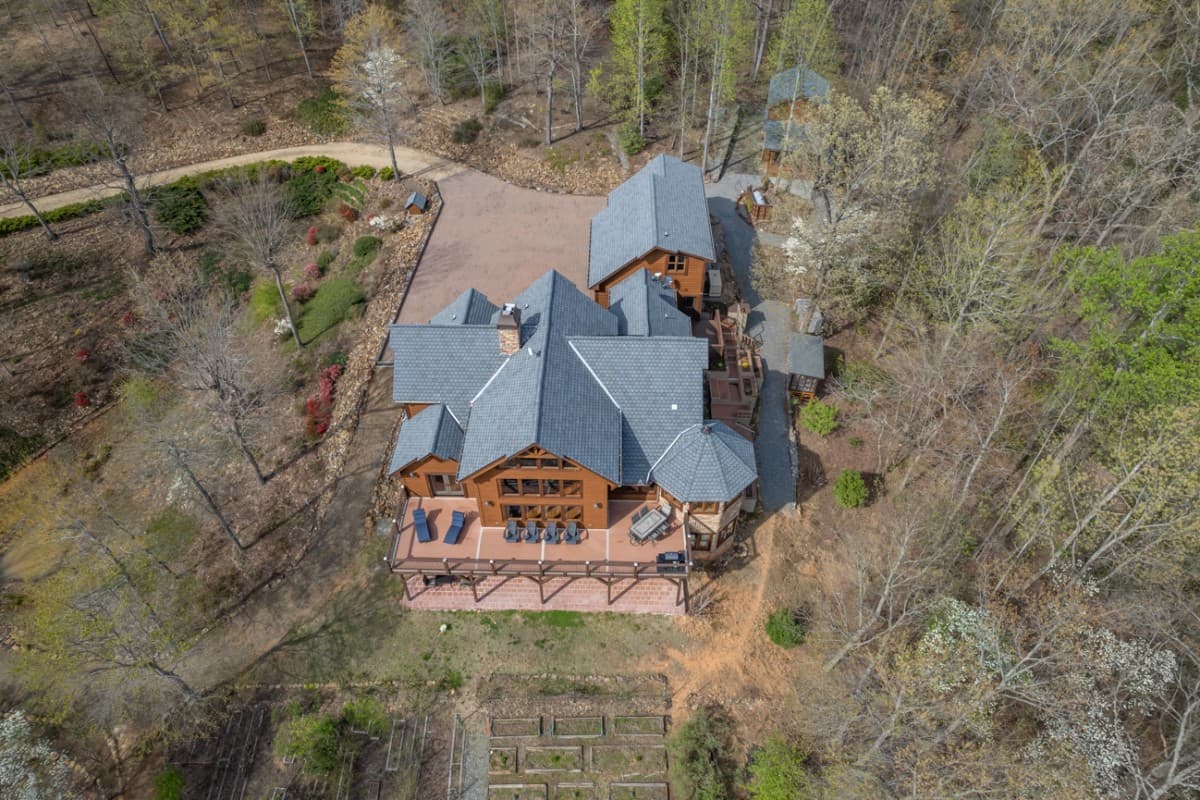 Chateau Laurel - Image 40