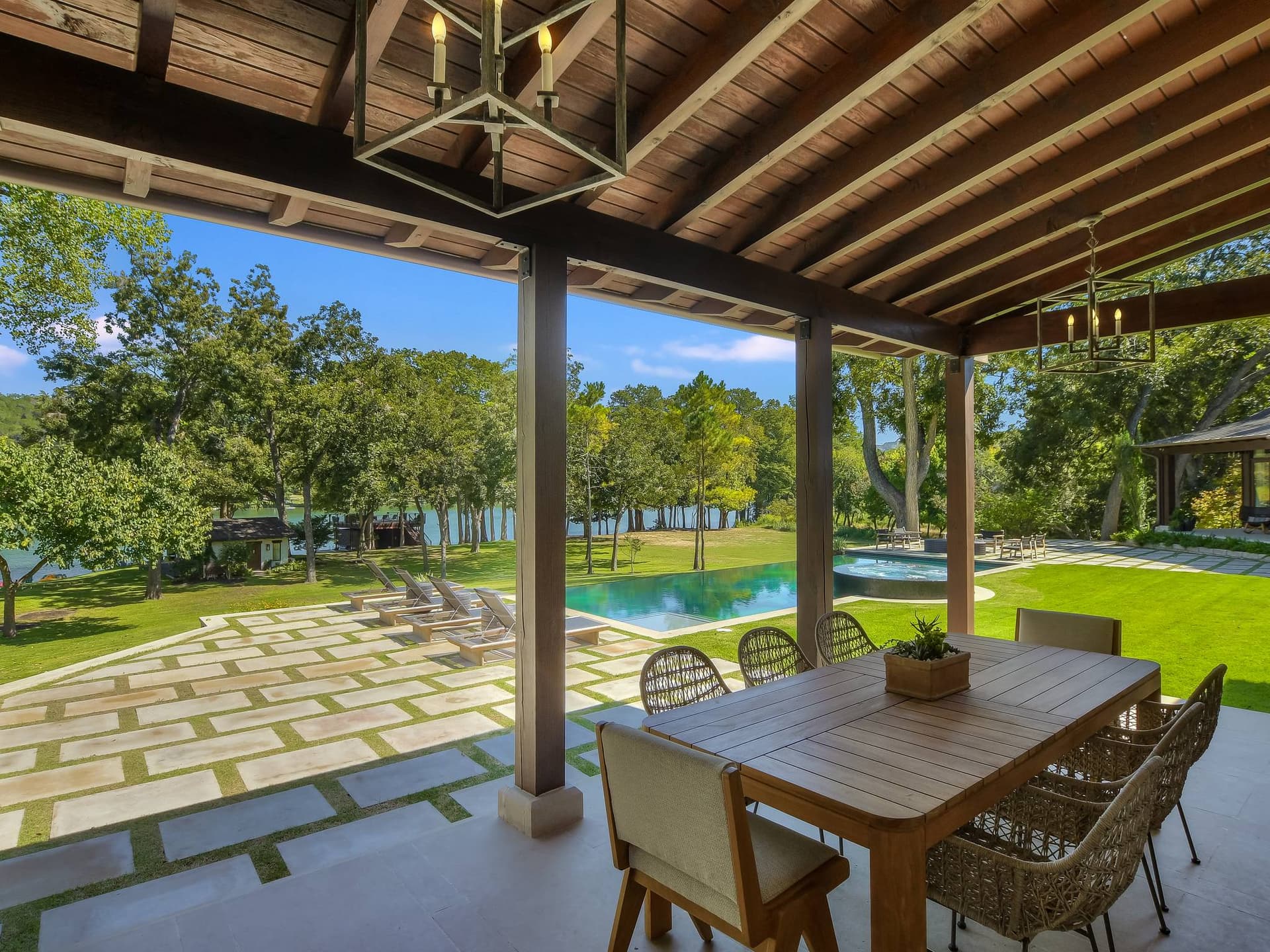 Sapphire on Lake Austin - Image 8