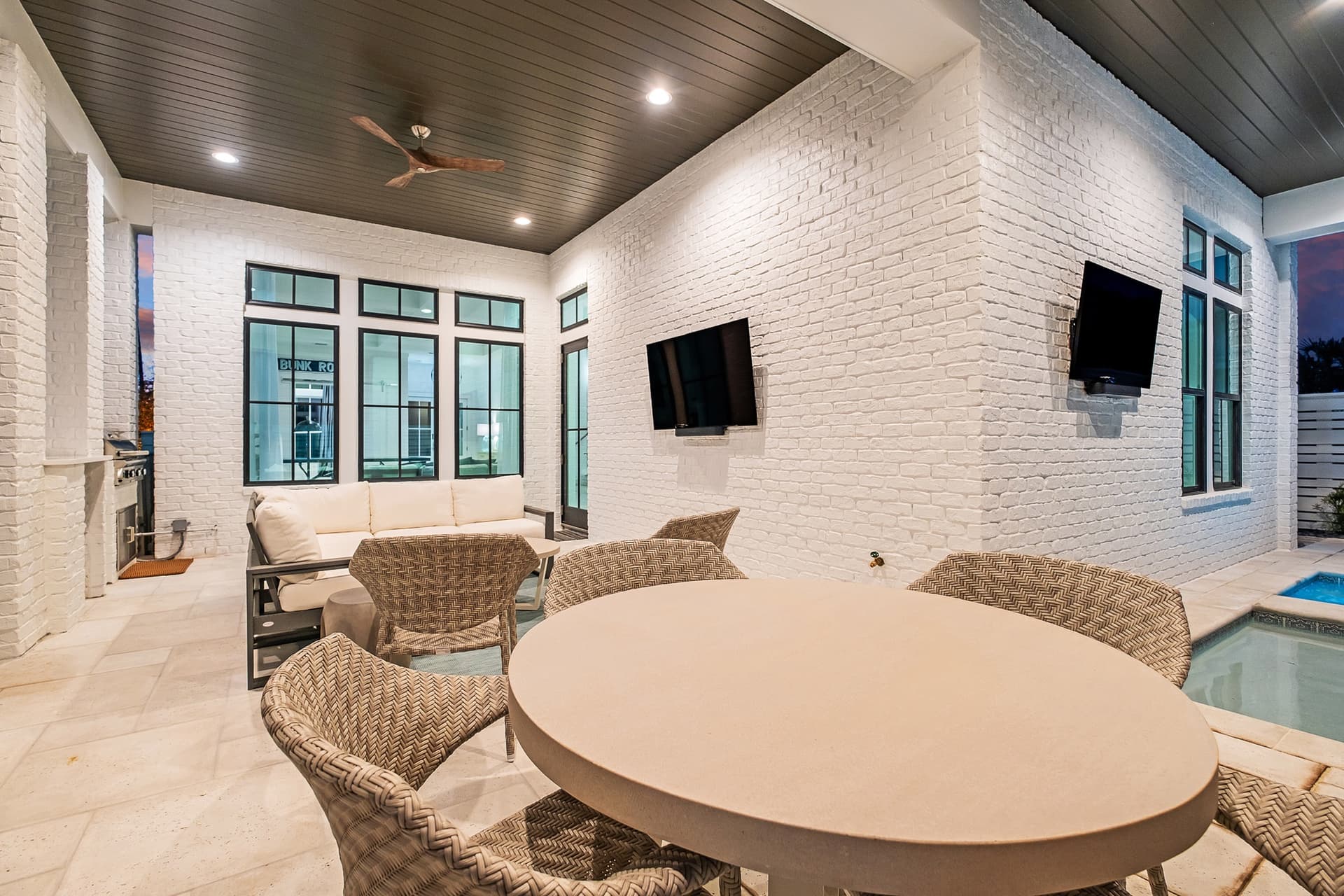 Emerald Palms - Image 58