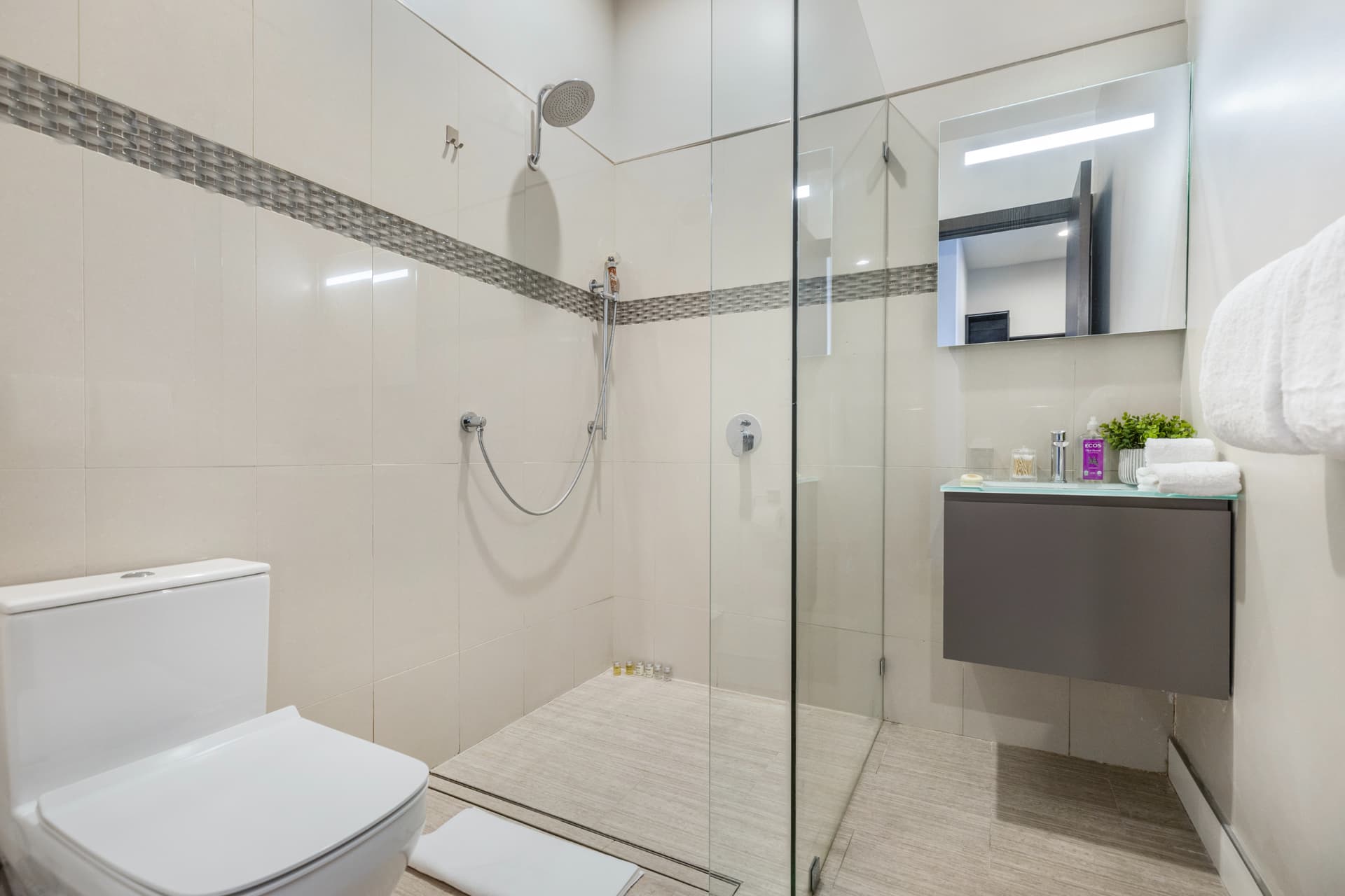 Coldwater Canyon - Image 28