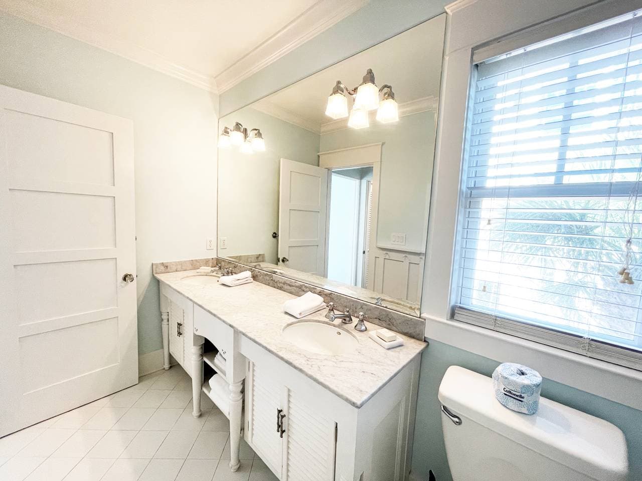 Frosted Orange Home - Image 23