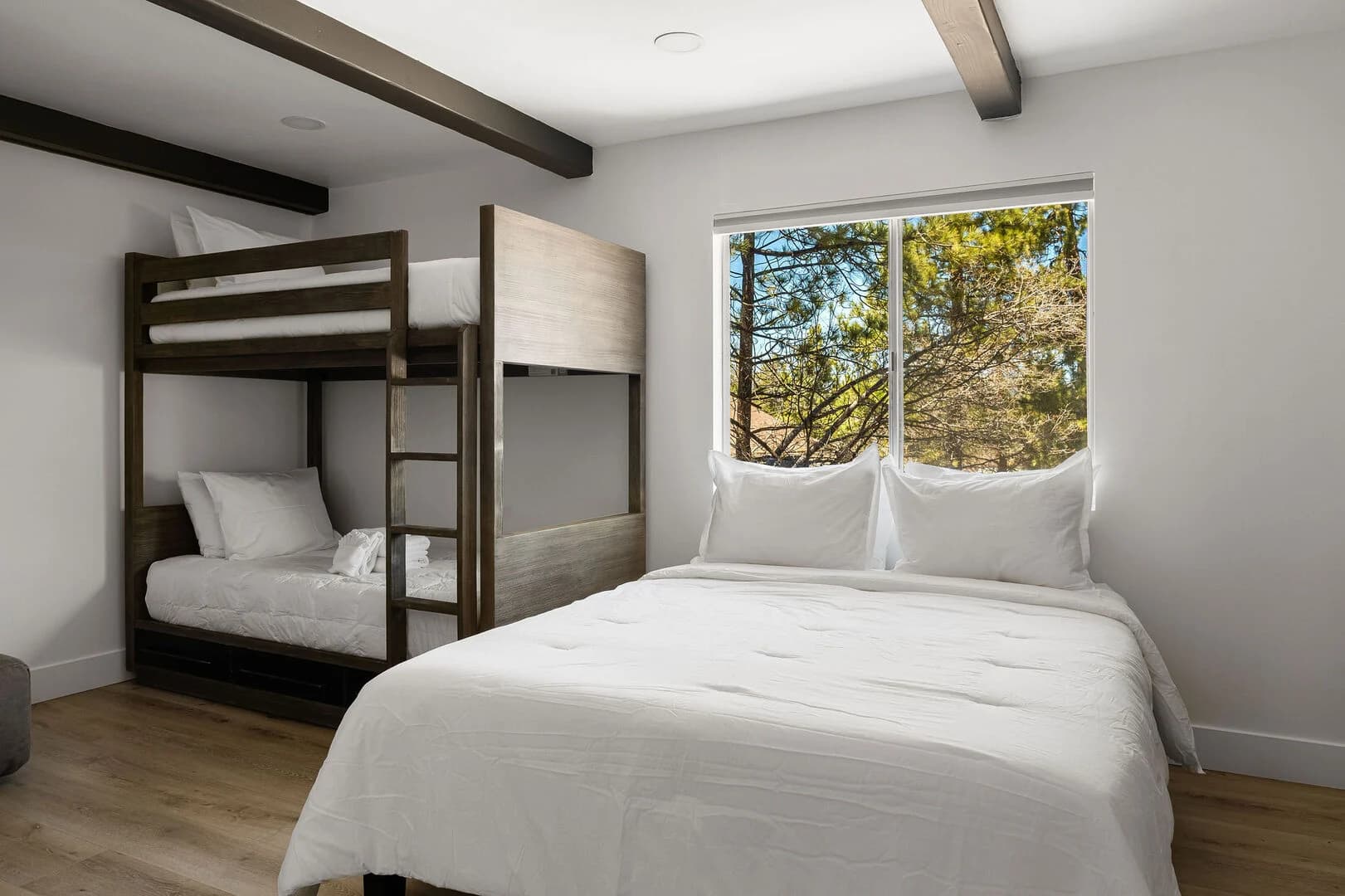 Summit House - Image 26