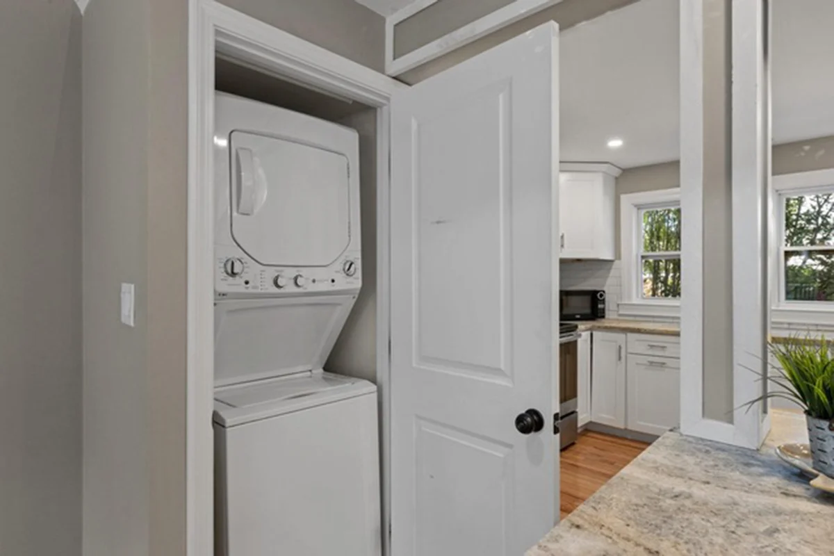 Shore House - Image 21