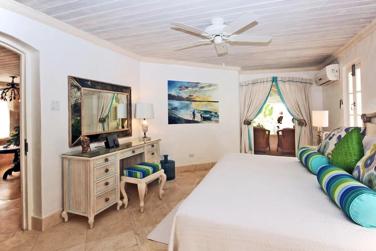 Red Hibiscus Home - Image 8