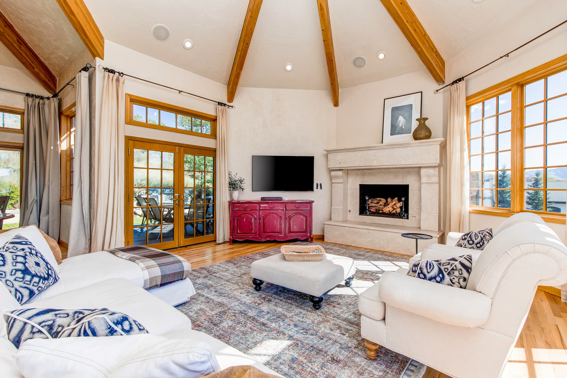 Mountain Hillside Manor - Image 2