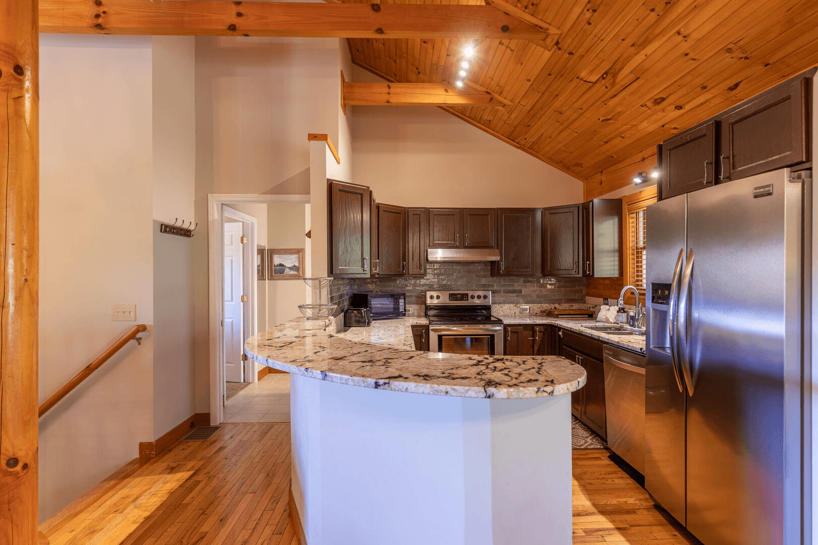 Log Inn at River Ridge - Image 3