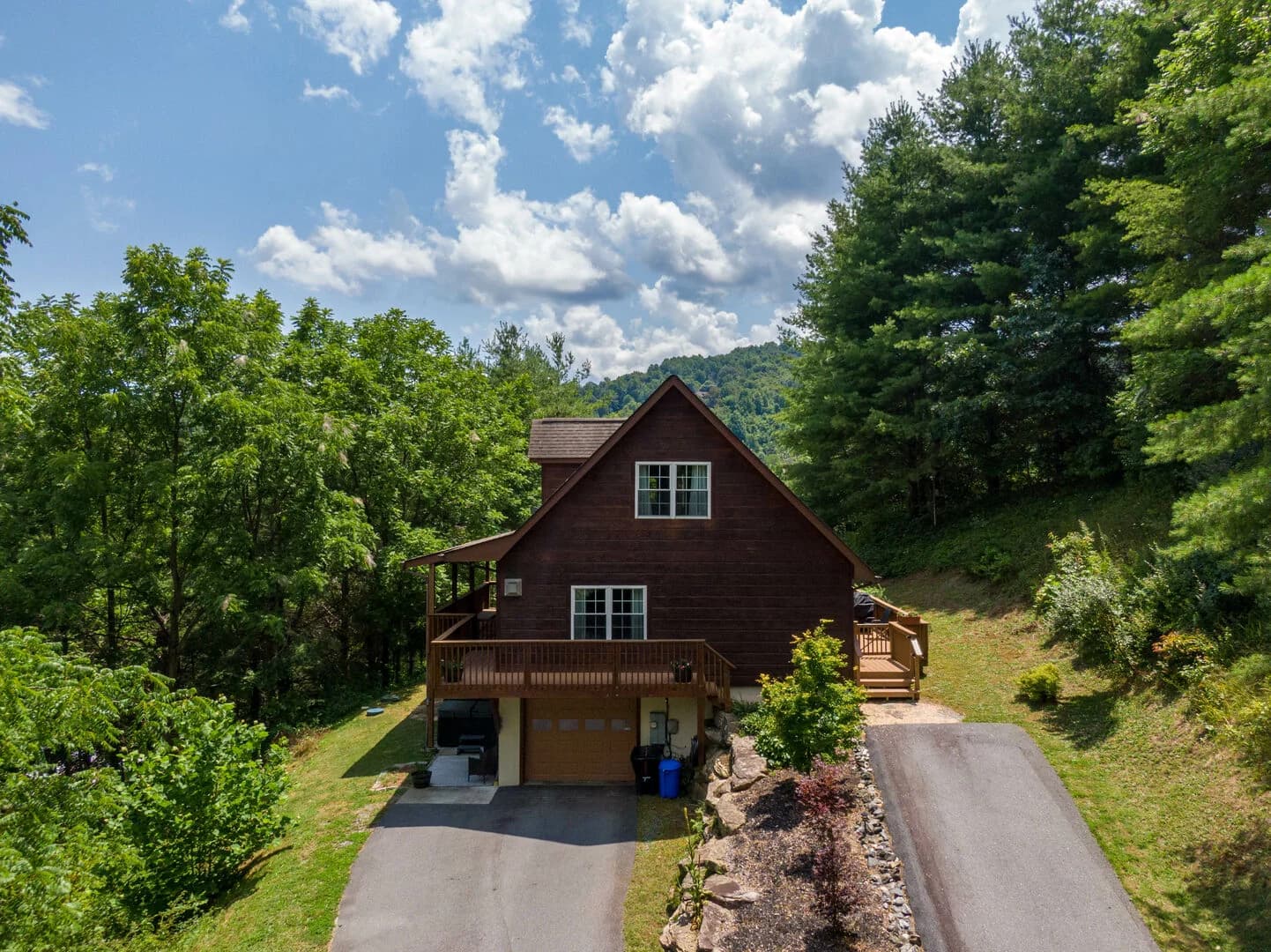 Lazy Bear Inn - Image 1