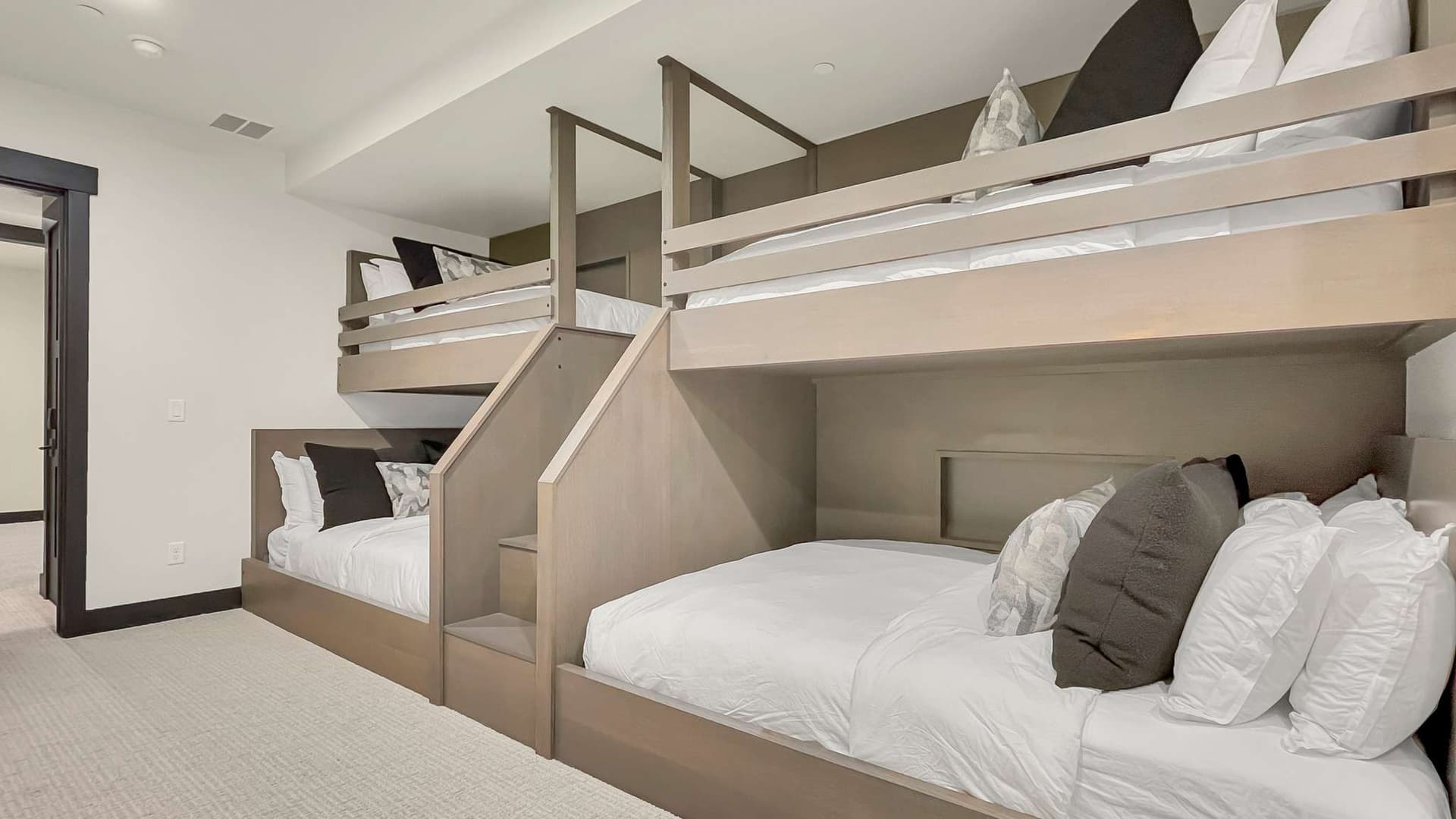 Grande Vistas Estate - Image 69