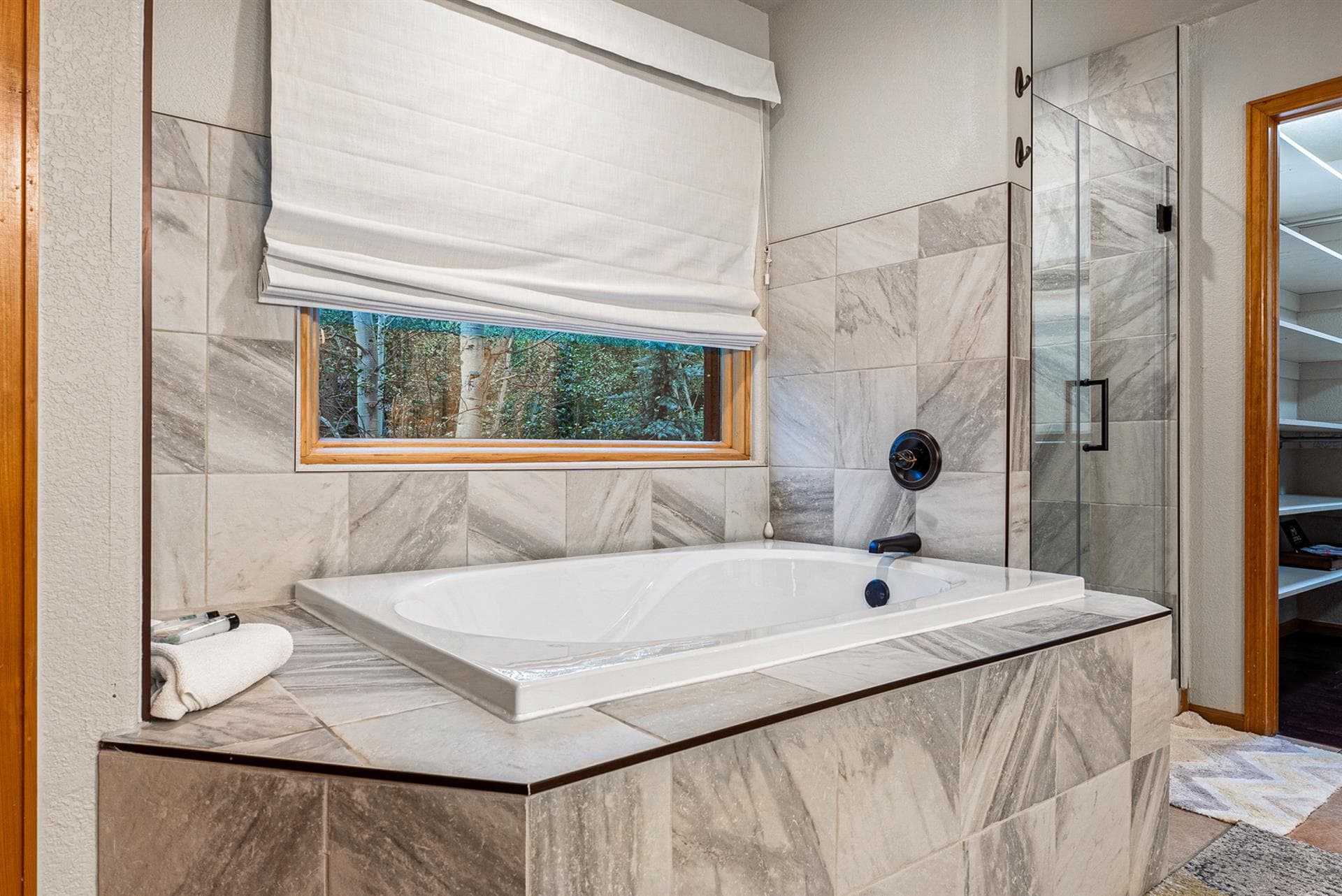 Burgundy House - Image 40