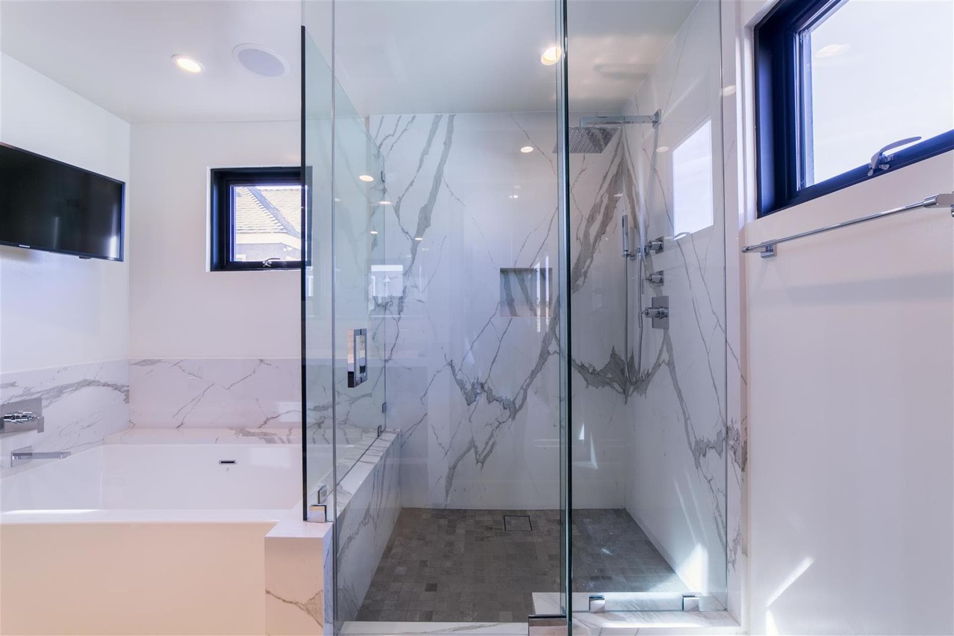 Bay Escape - Image 20