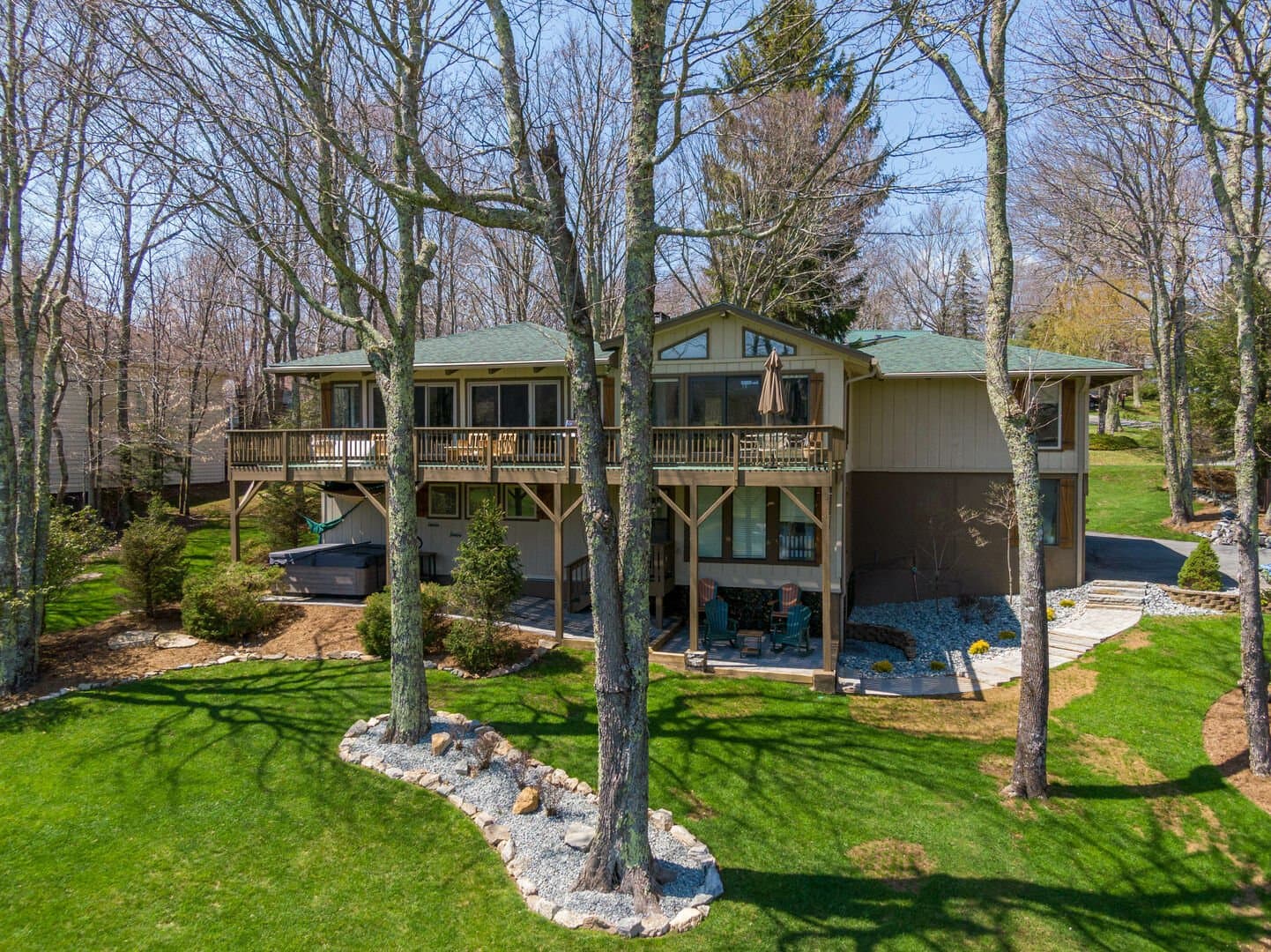 Emerald Escape - Image 49