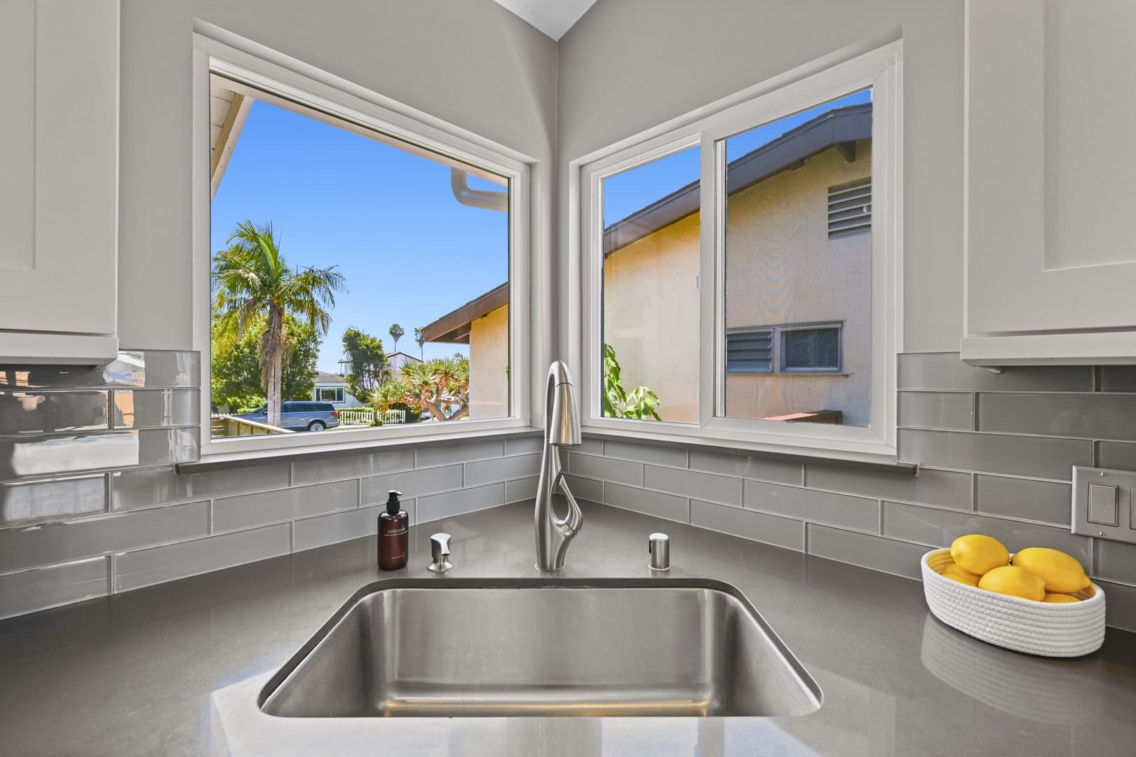 Pacific Beach Retreat - Image 14