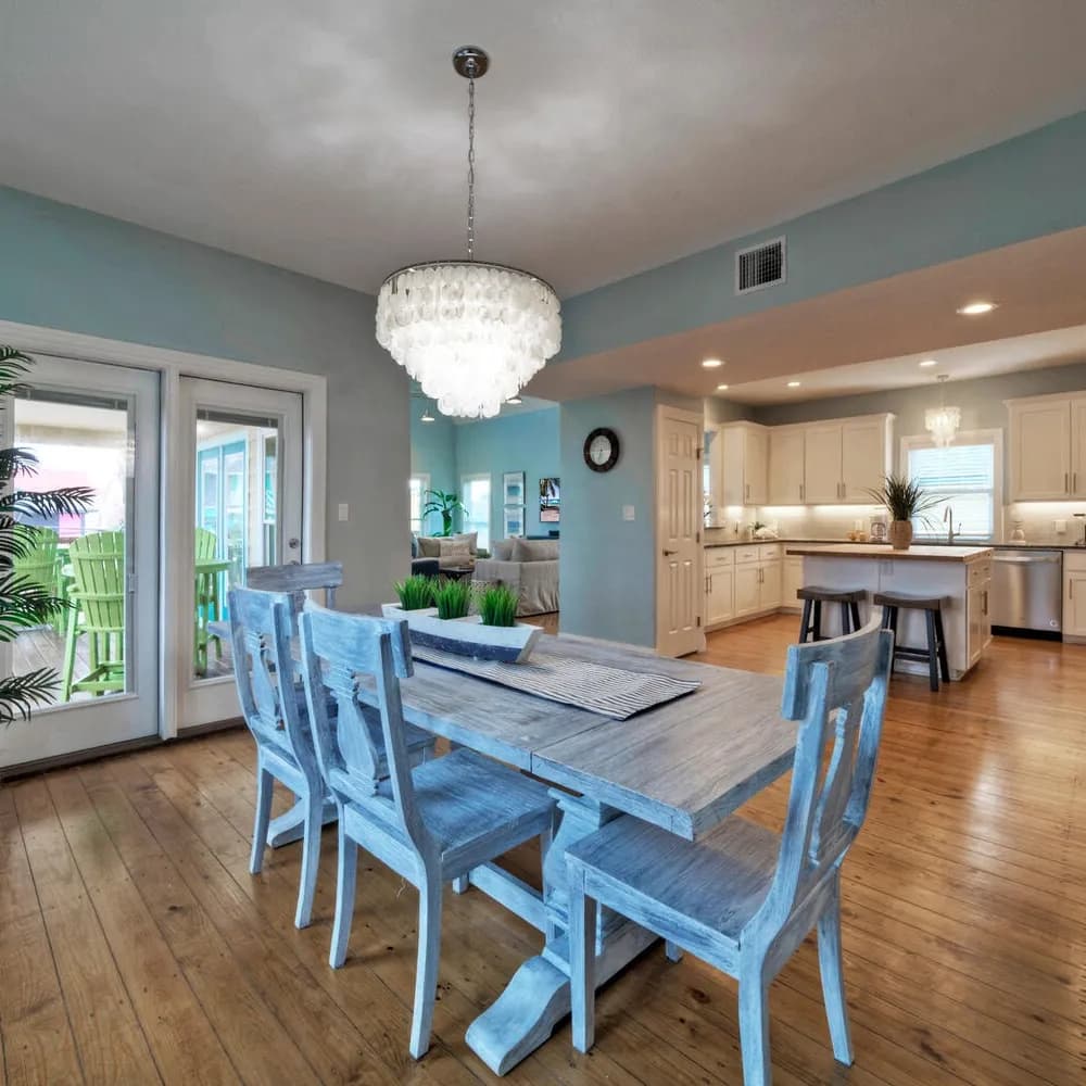 Moxy's Beach House - Image 20