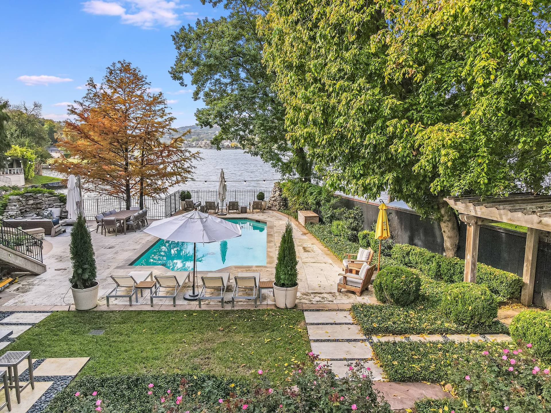 Manor on Lake Austin - Image 3