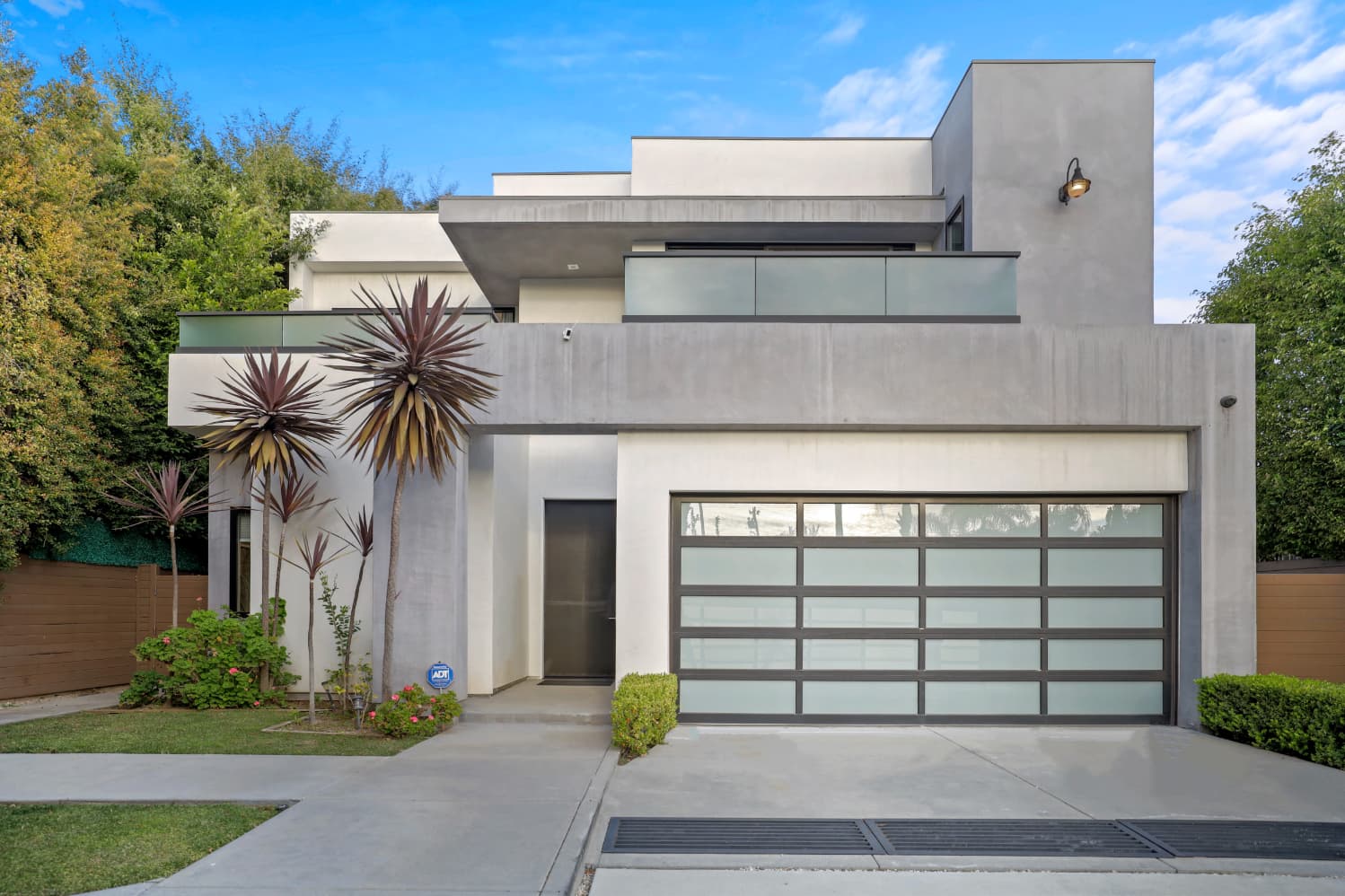 Crescent Heights - Image 33