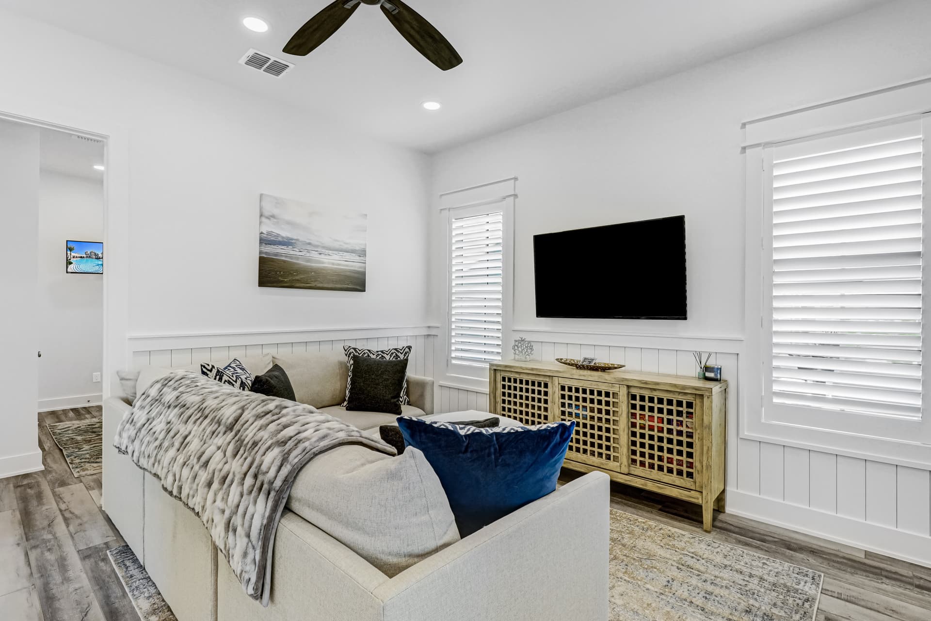 Sunset Avenue Stunner - Image 14