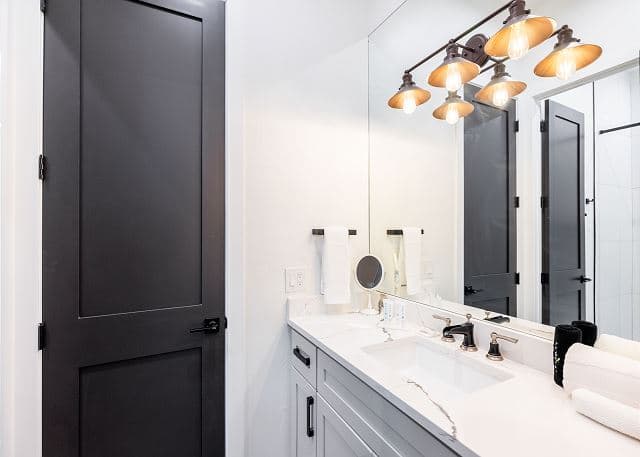 Estate on the River - Image 34