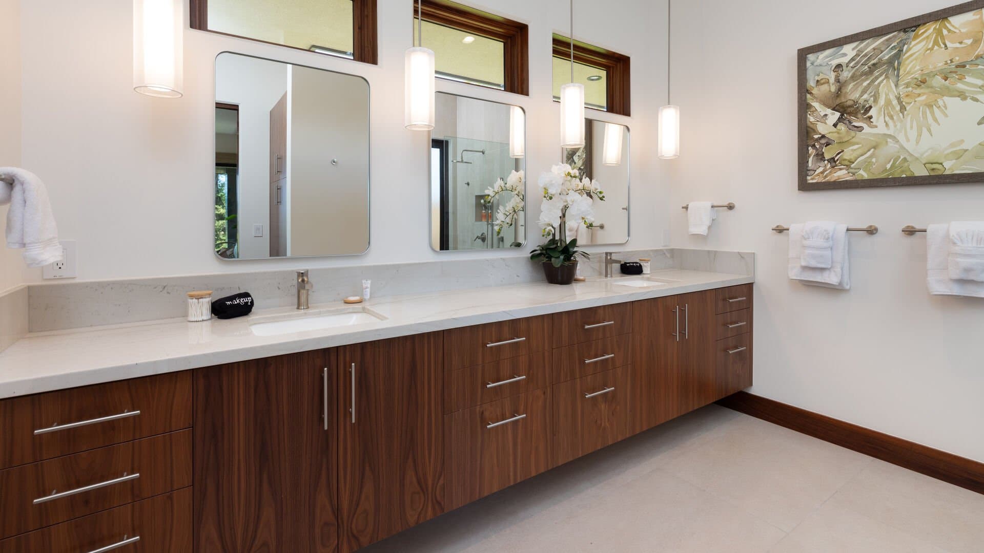 Hawaiian Elegance - Image 29