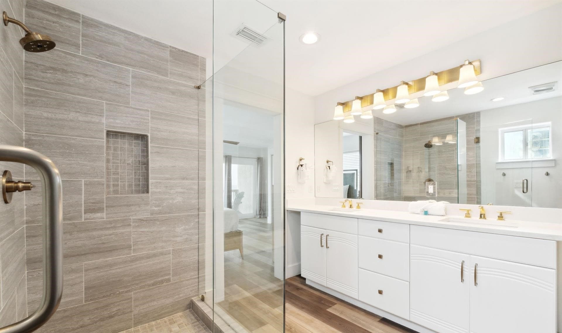 Silver Beach Retreat - Image 25