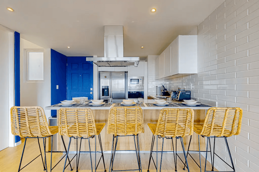 Blue House 305 - Image 4