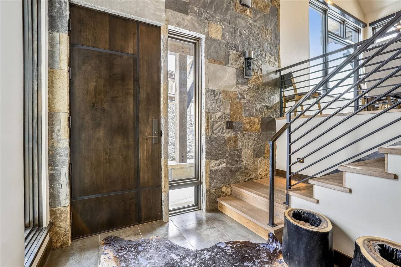 Falcon Haus - Image 33