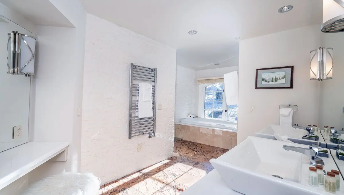 Plaza Tower - Image 12