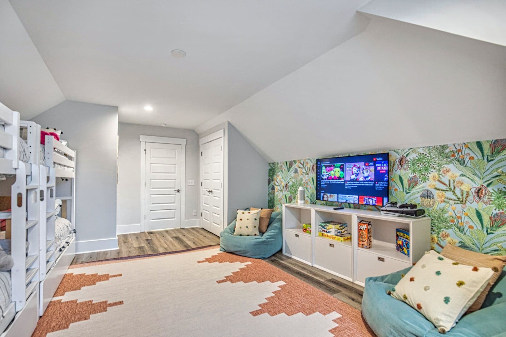 Tip Toe to the Beach - Image 19