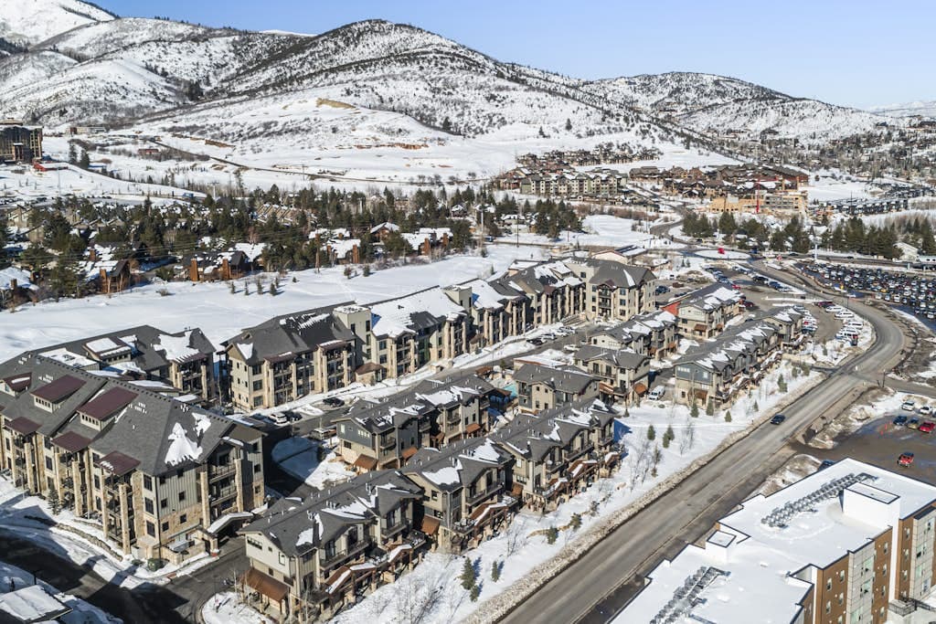 Residence at Canyons Cabriolet Lift - Image 23