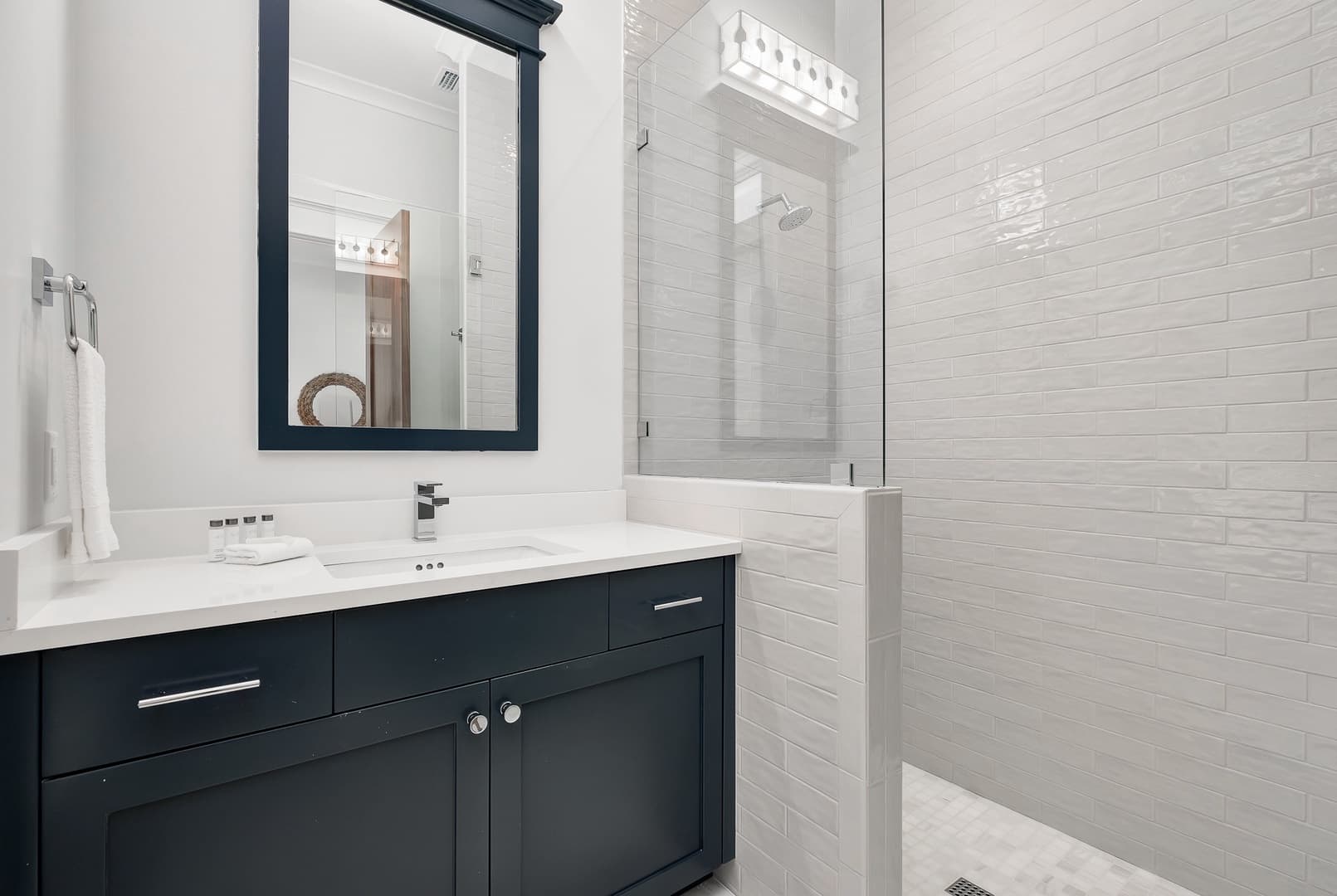 Social Manor - Image 30