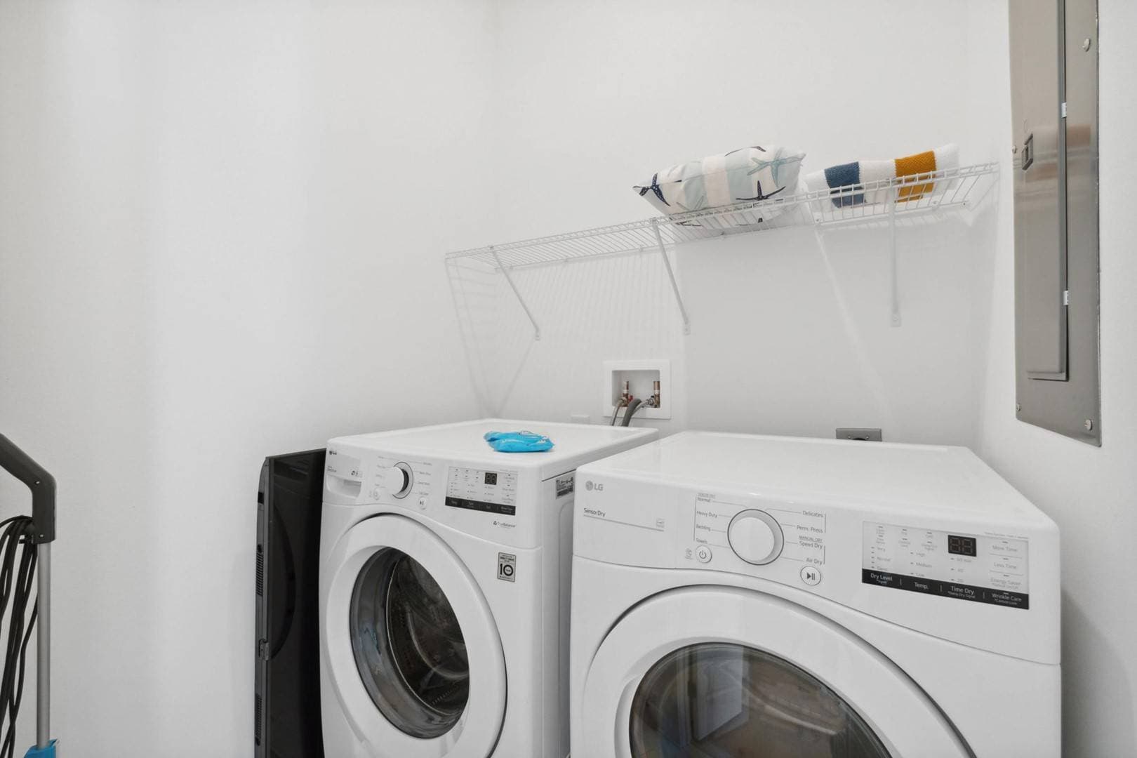 Emerald Waves - Image 18