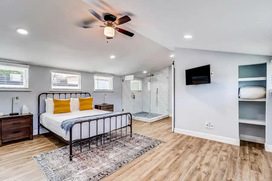 Downtown Charmer - Image 29