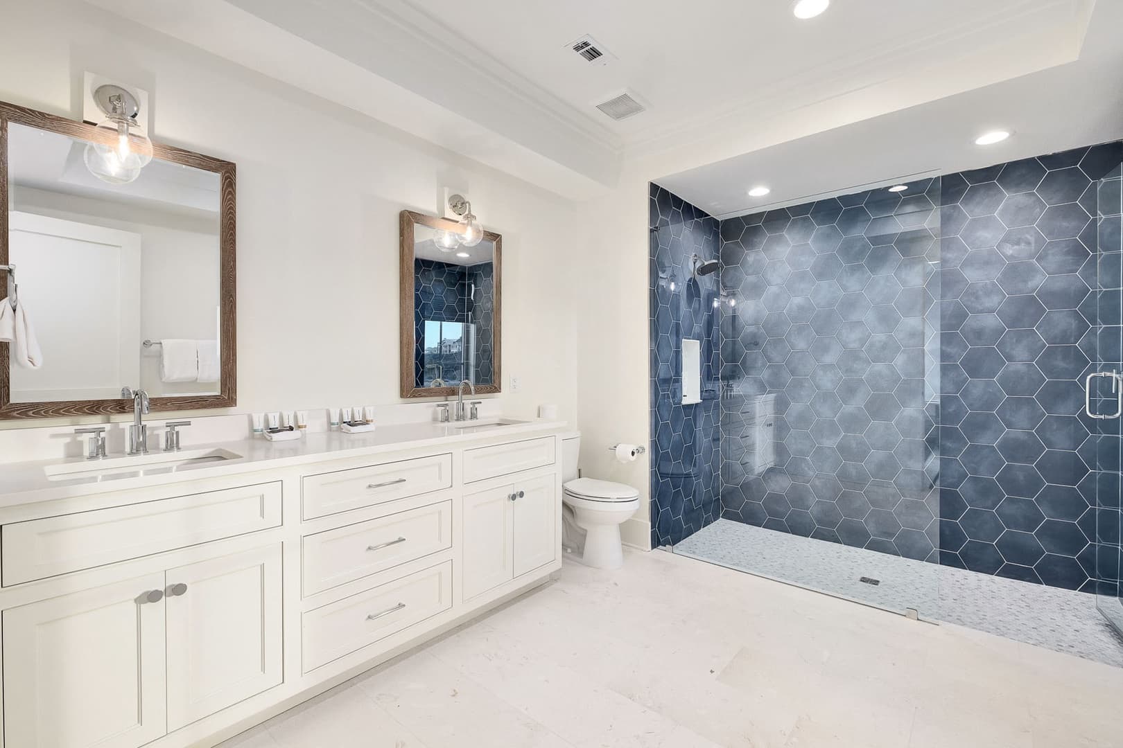 Emerald Le Luxe - Image 34