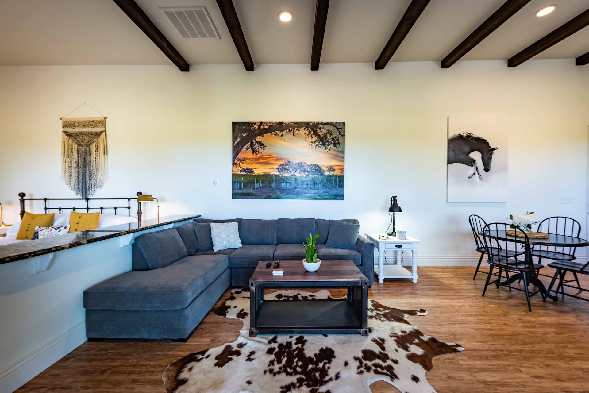 Frontier Hideaway Home - Image 11