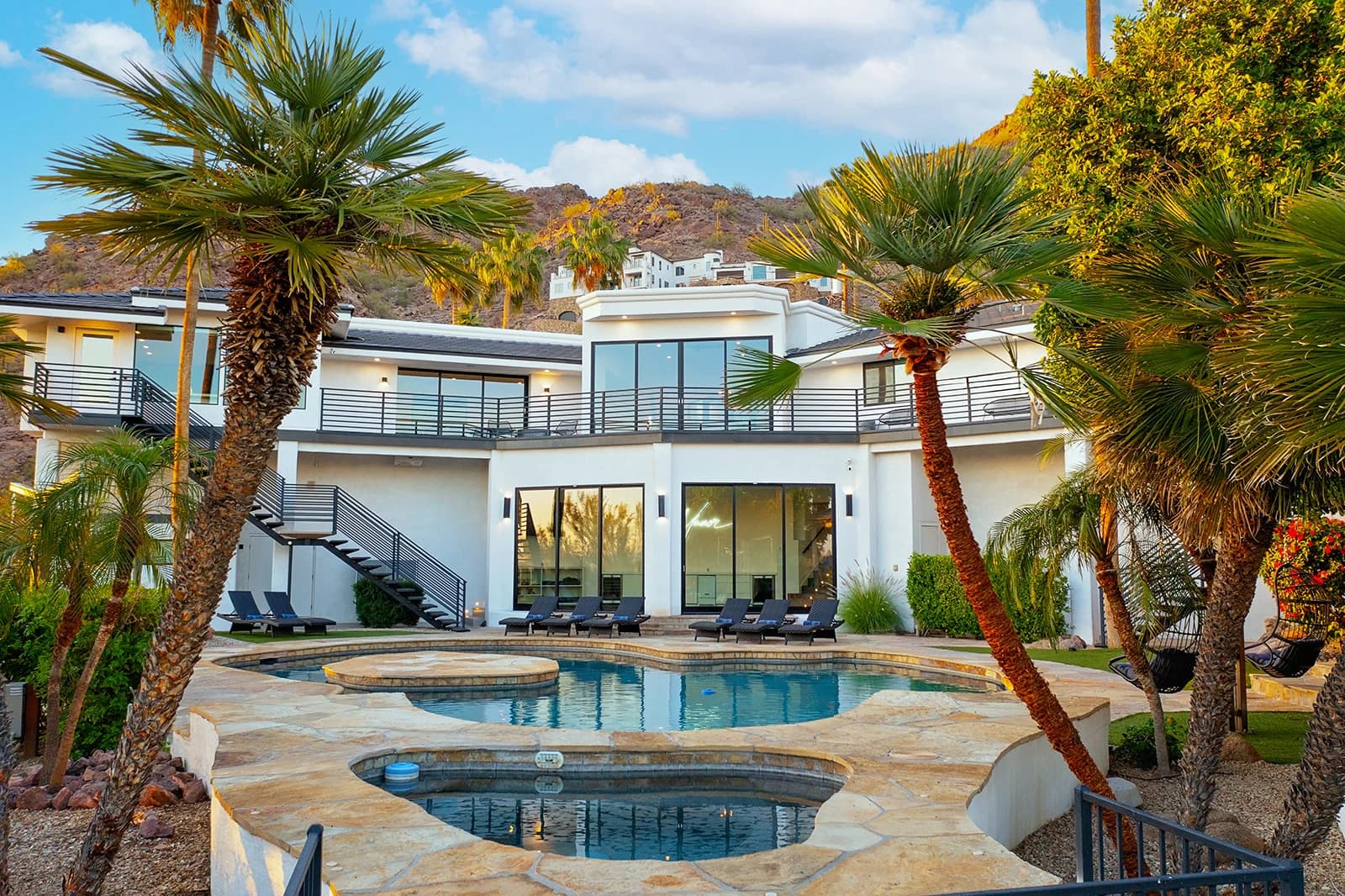 Valle Vista Manor - Image 12