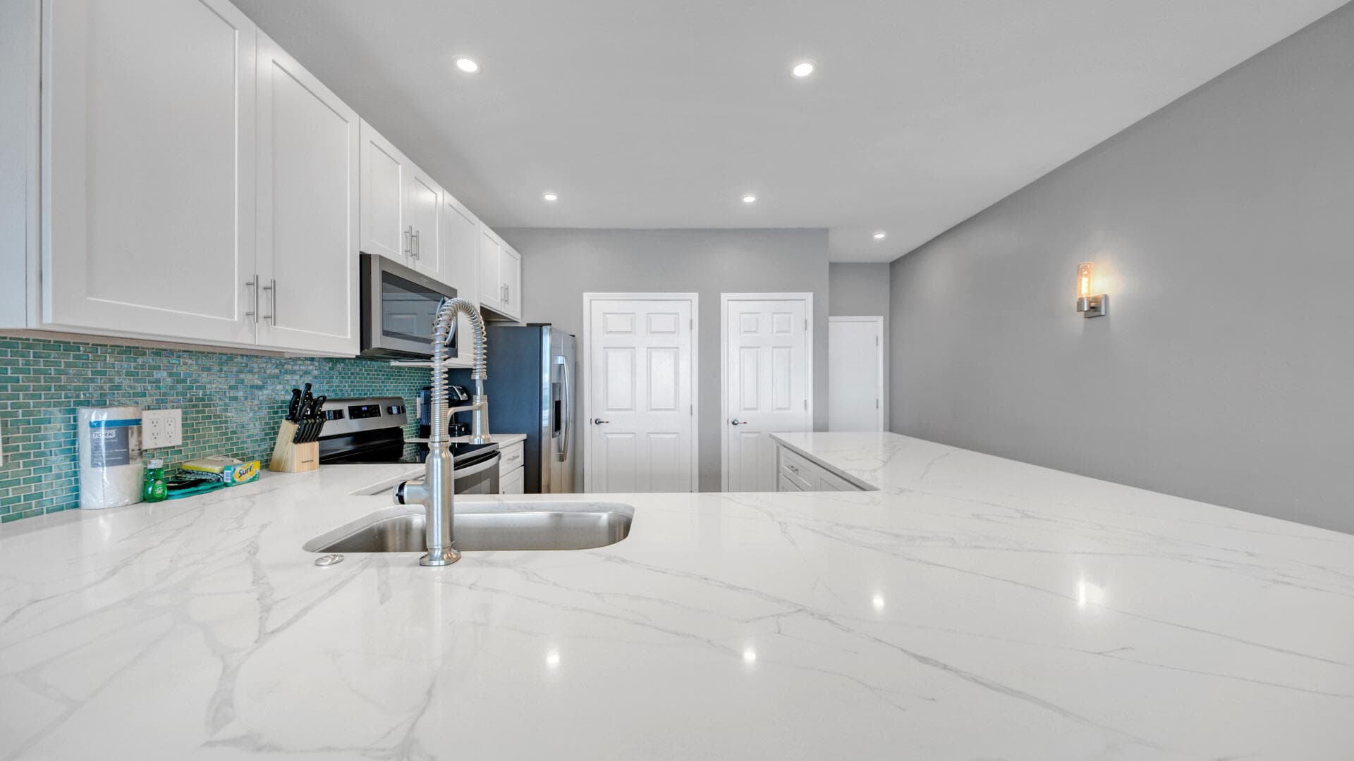 Shoreline Towers Home - Image 4