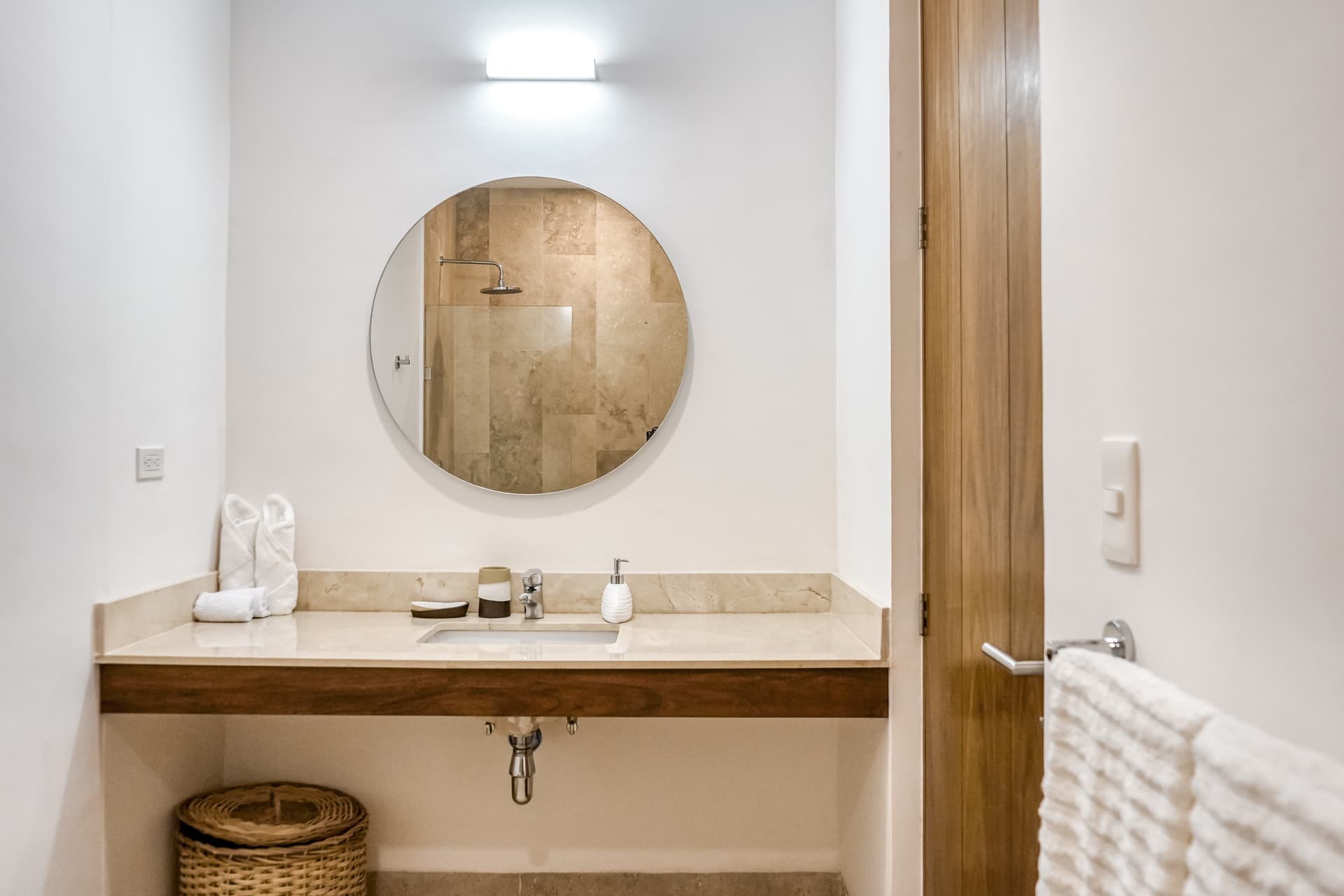 Omara Condo - Image 19