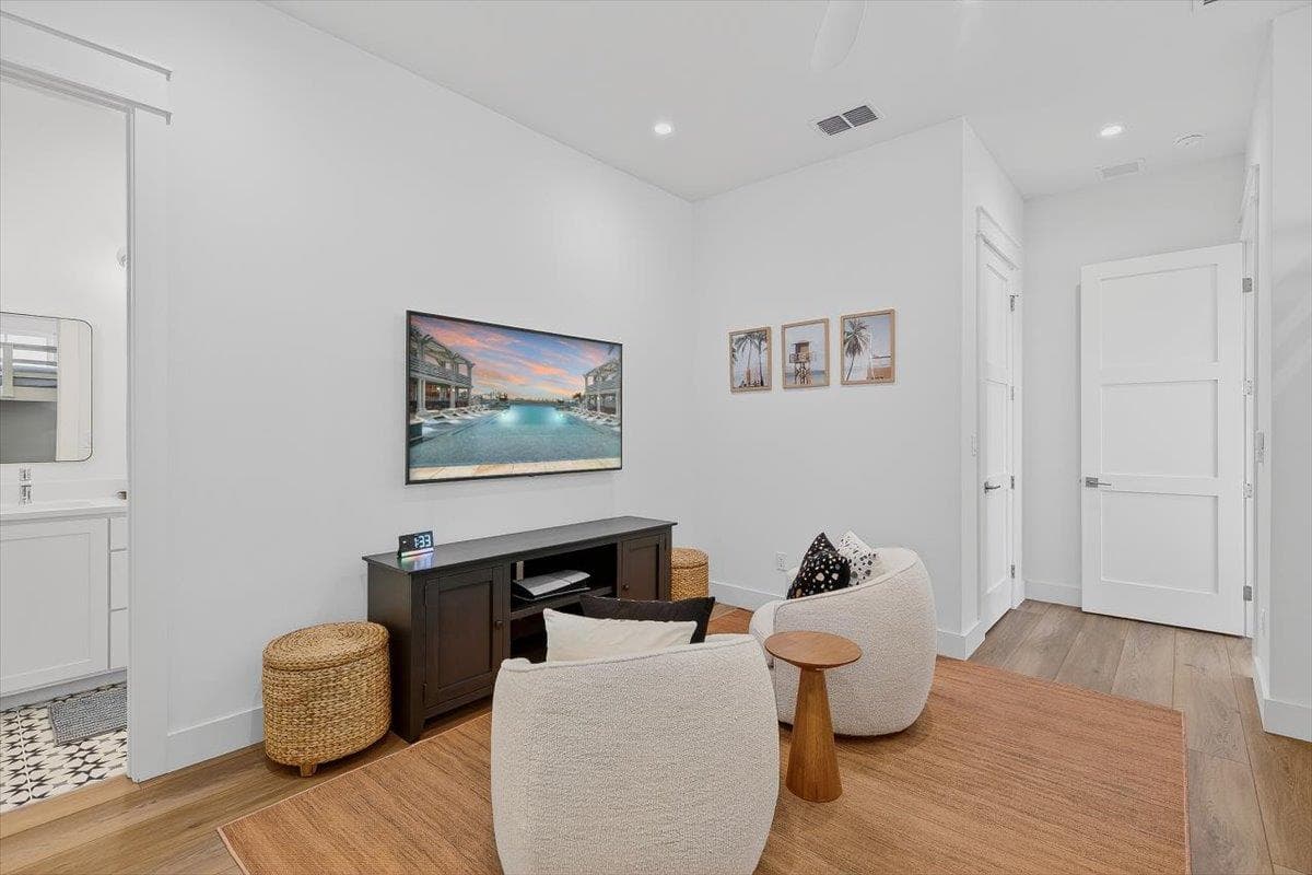 Sunny Shores - Image 45