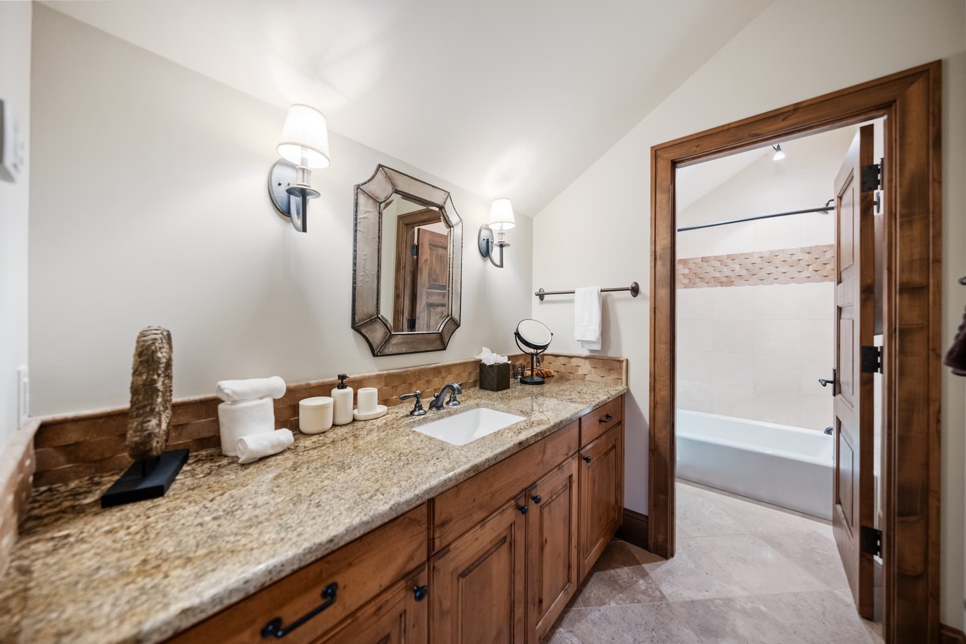 Last Best Chalet - Image 19