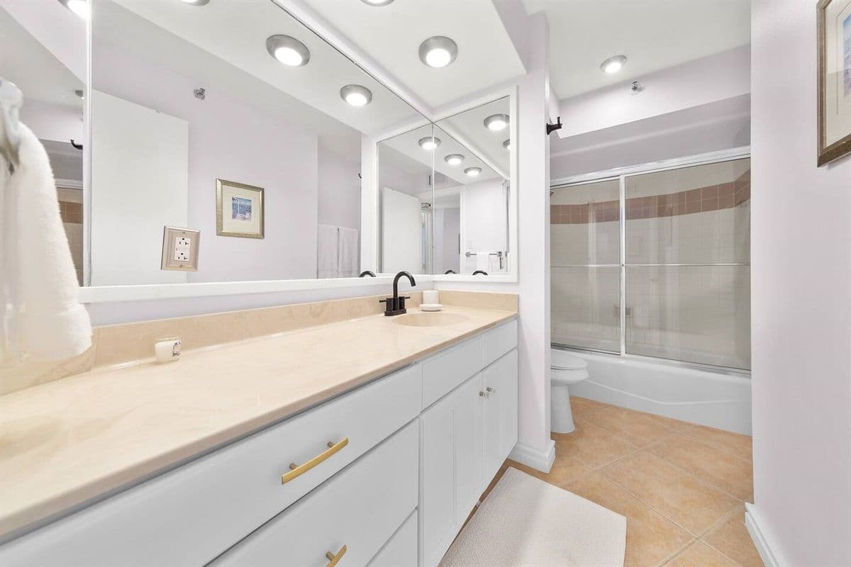 Bridgepoint Residence - Image 33