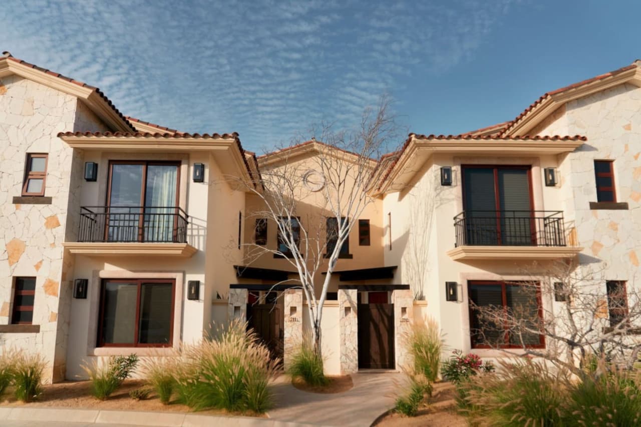 Golfer's Paradise - Image 1